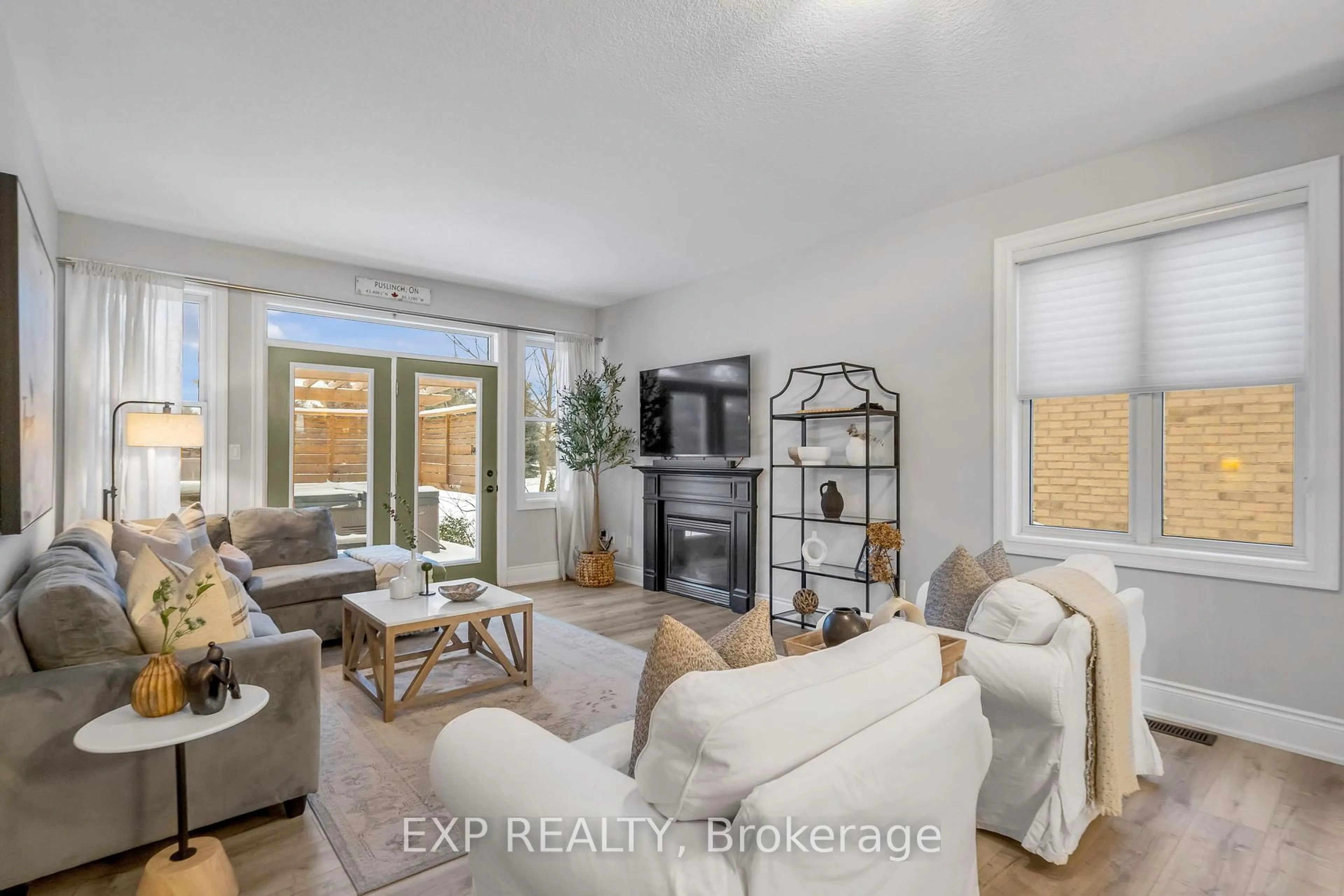 Living room with furniture, unknown for 45 Aberfoyle Mill Cres, Puslinch Ontario N0B 2J0