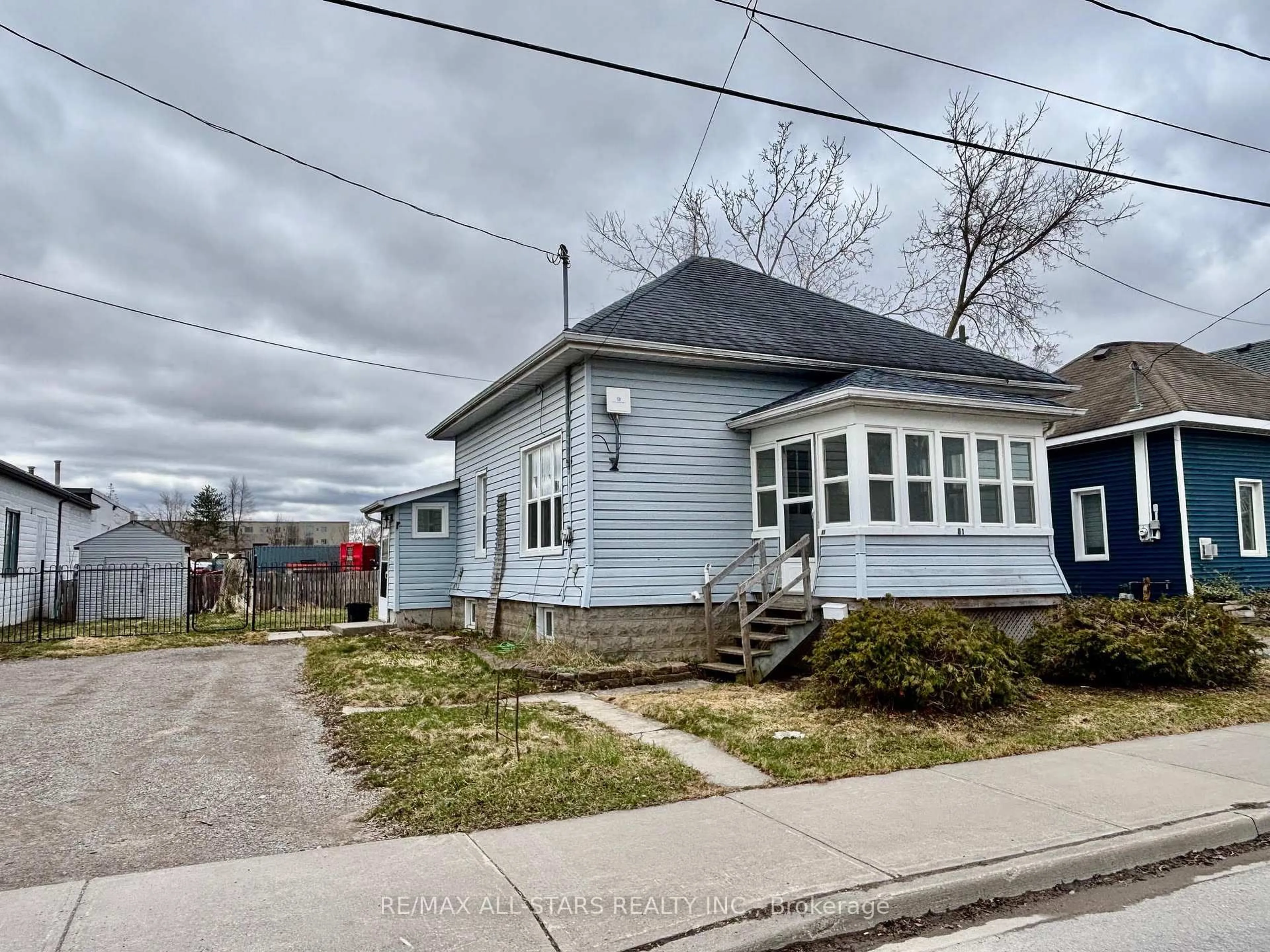 A pic from outside/outdoor area/front of a property/back of a property/a pic from drone, street for 81 Durham St, Kawartha Lakes Ontario K9V 2P8