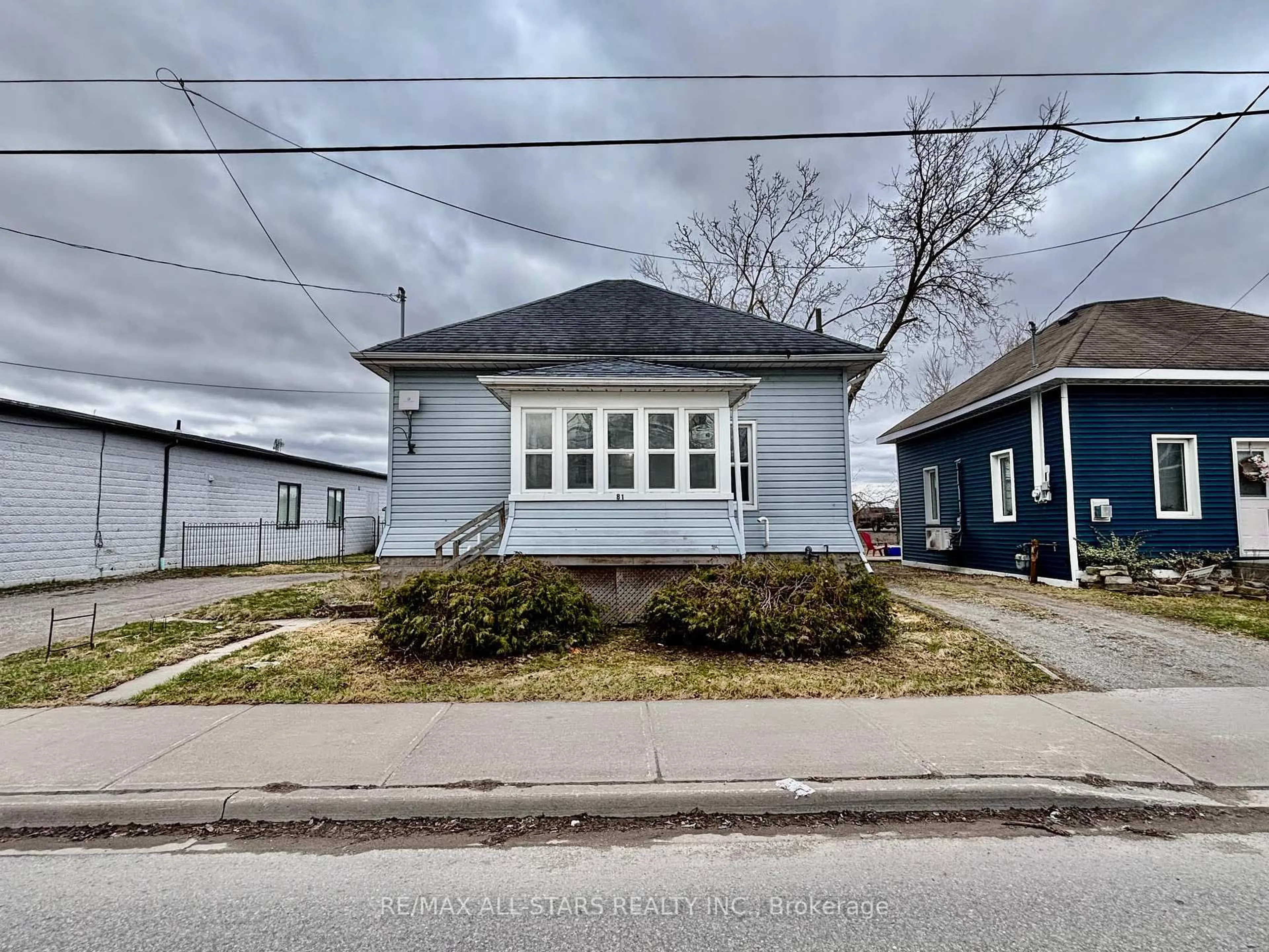 A pic from outside/outdoor area/front of a property/back of a property/a pic from drone, street for 81 Durham St, Kawartha Lakes Ontario K9V 2P8
