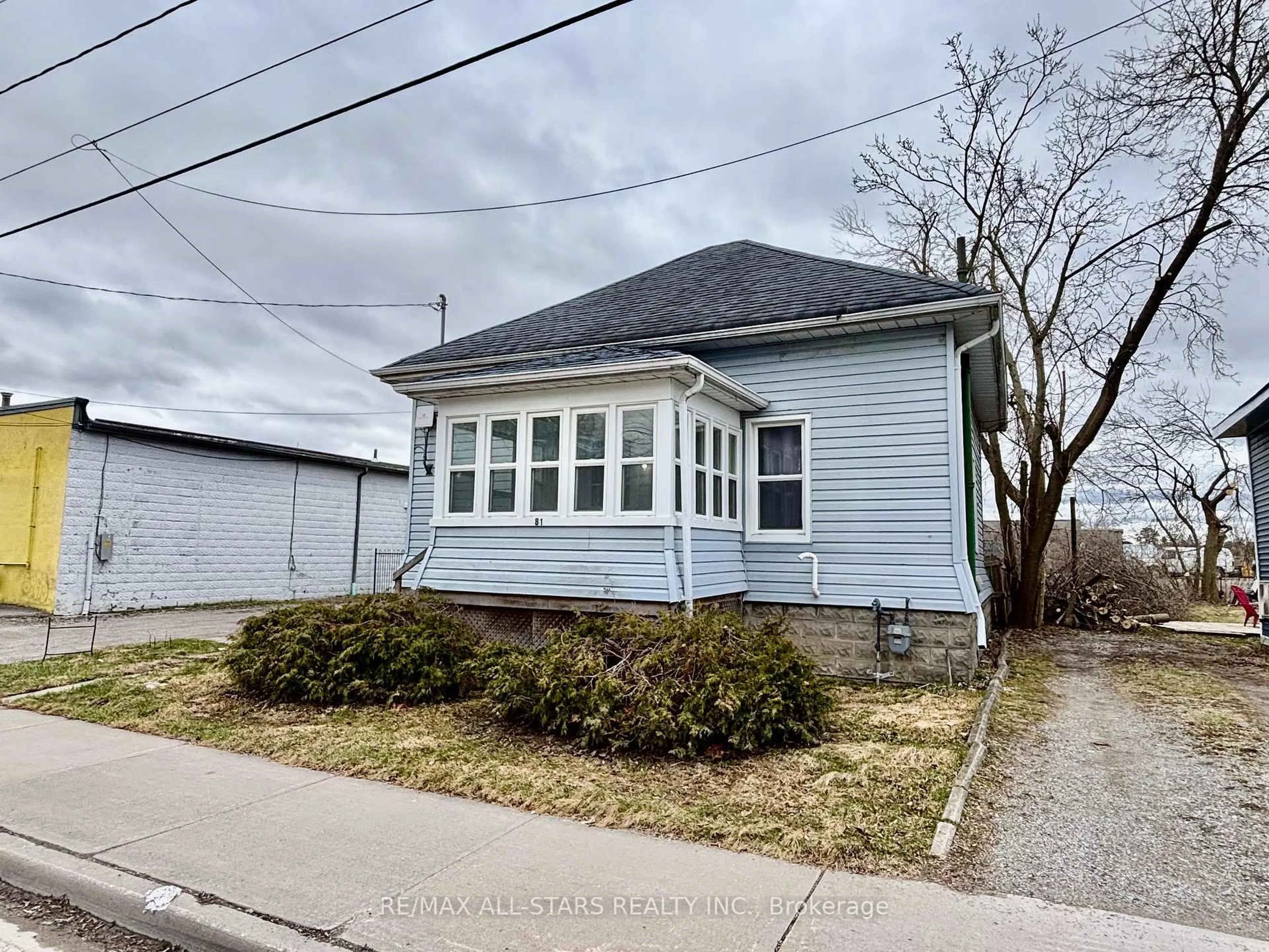 A pic from outside/outdoor area/front of a property/back of a property/a pic from drone, street for 81 Durham St, Kawartha Lakes Ontario K9V 2P8