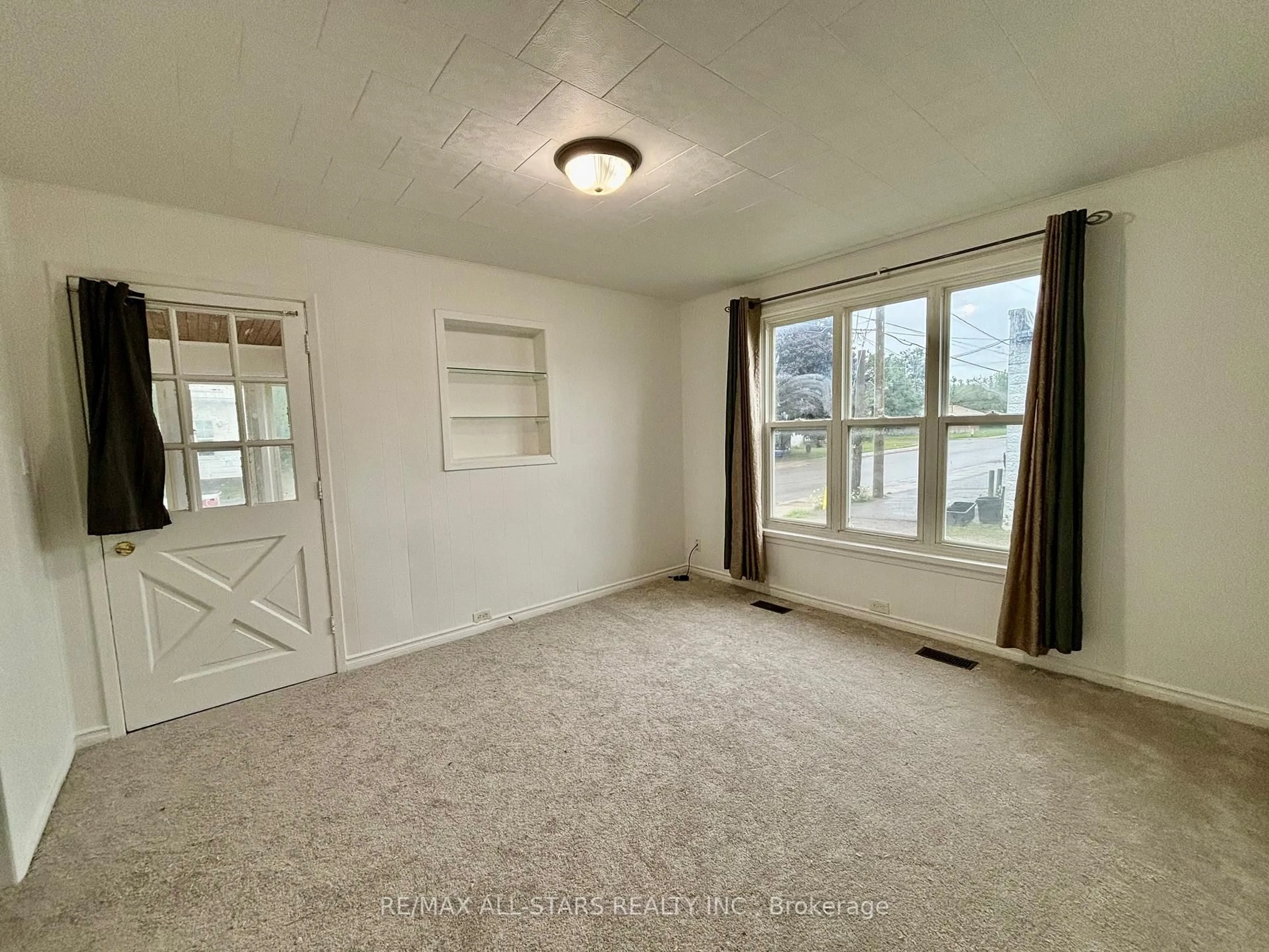 A pic of a room for 81 Durham St, Kawartha Lakes Ontario K9V 2P8