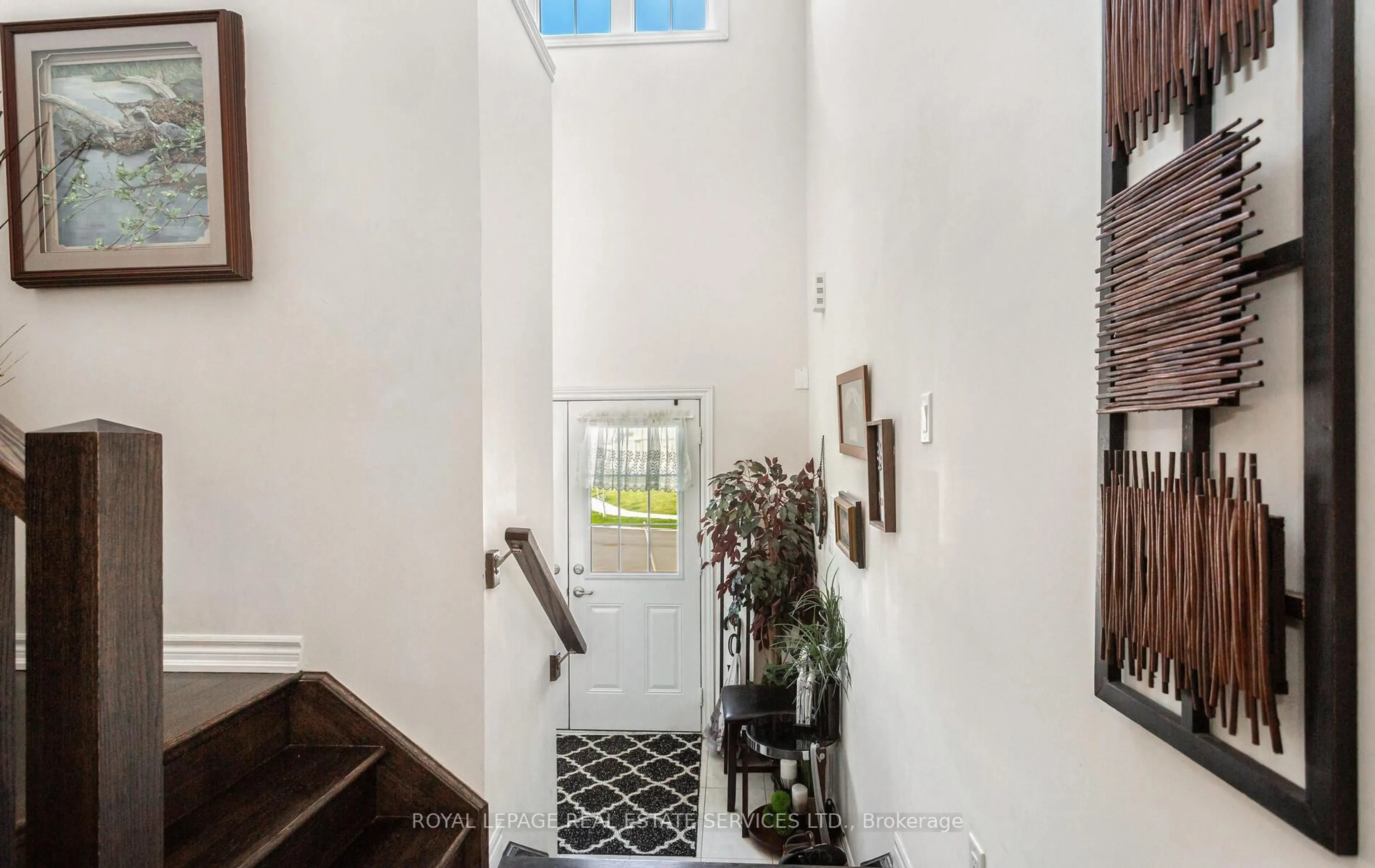 Indoor entryway for 25 Jenner Dr, Brant Ontario N3L 0B5