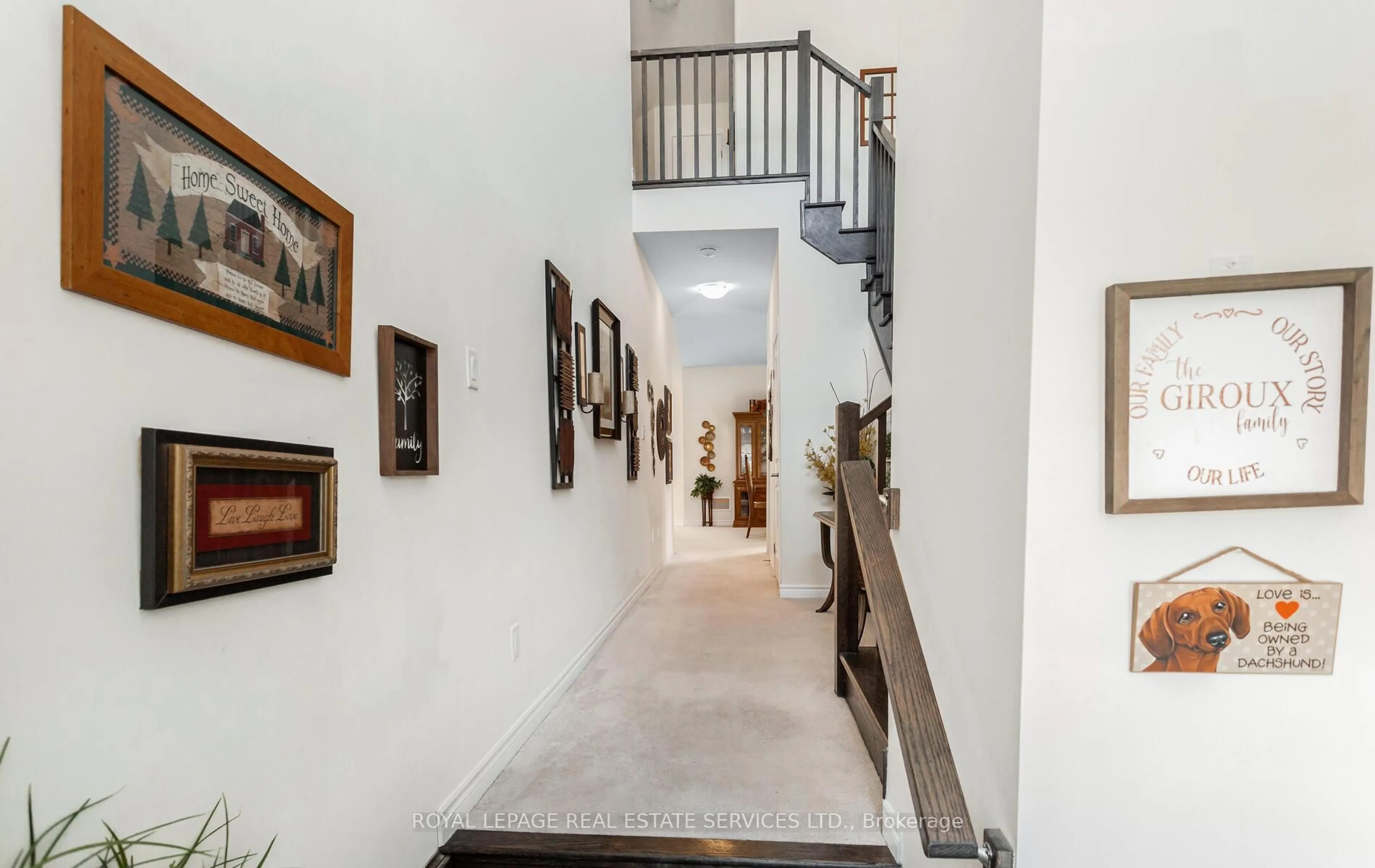 Indoor foyer for 25 Jenner Dr, Brant Ontario N3L 0B5