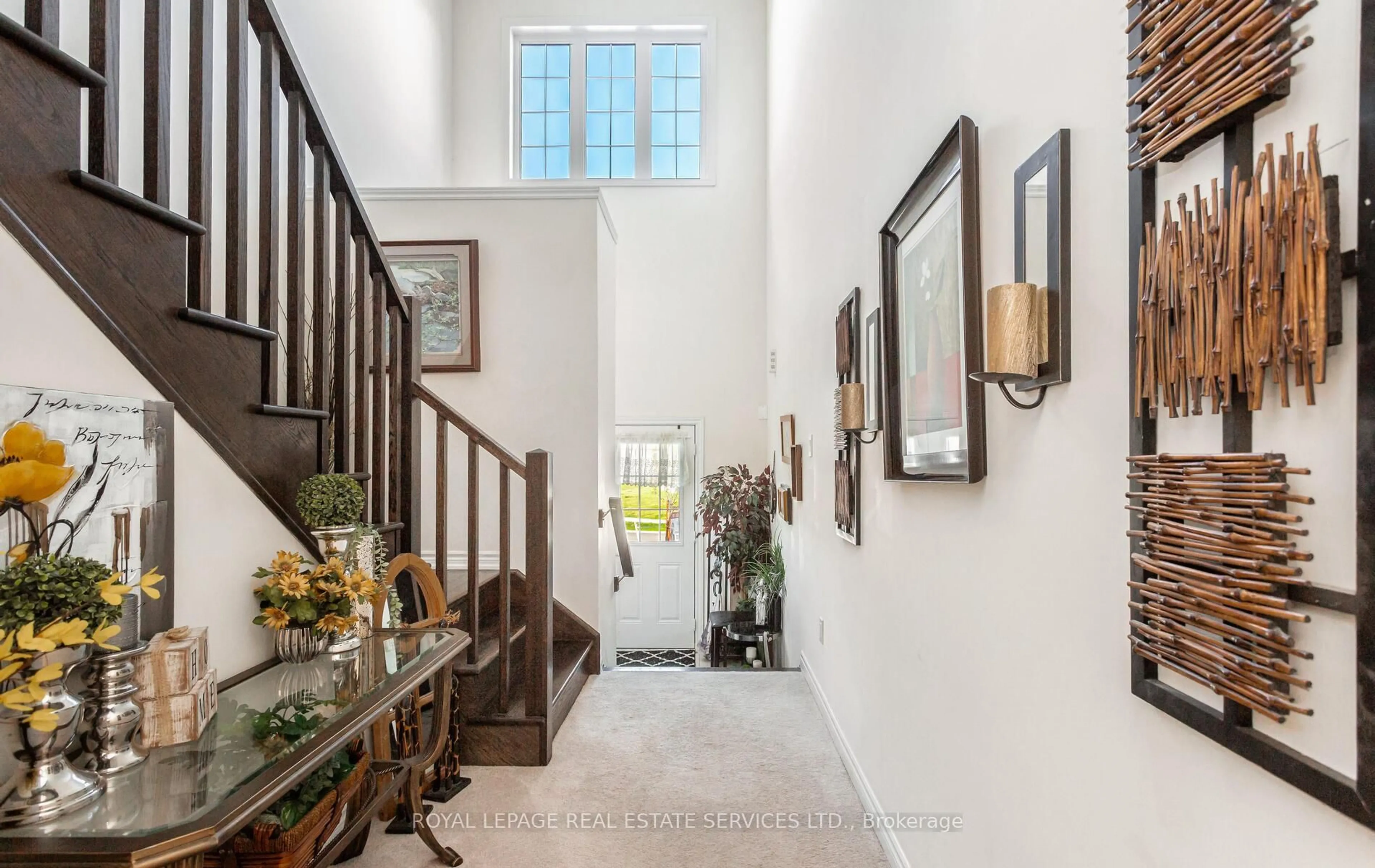 Indoor foyer for 25 Jenner Dr, Brant Ontario N3L 0B5