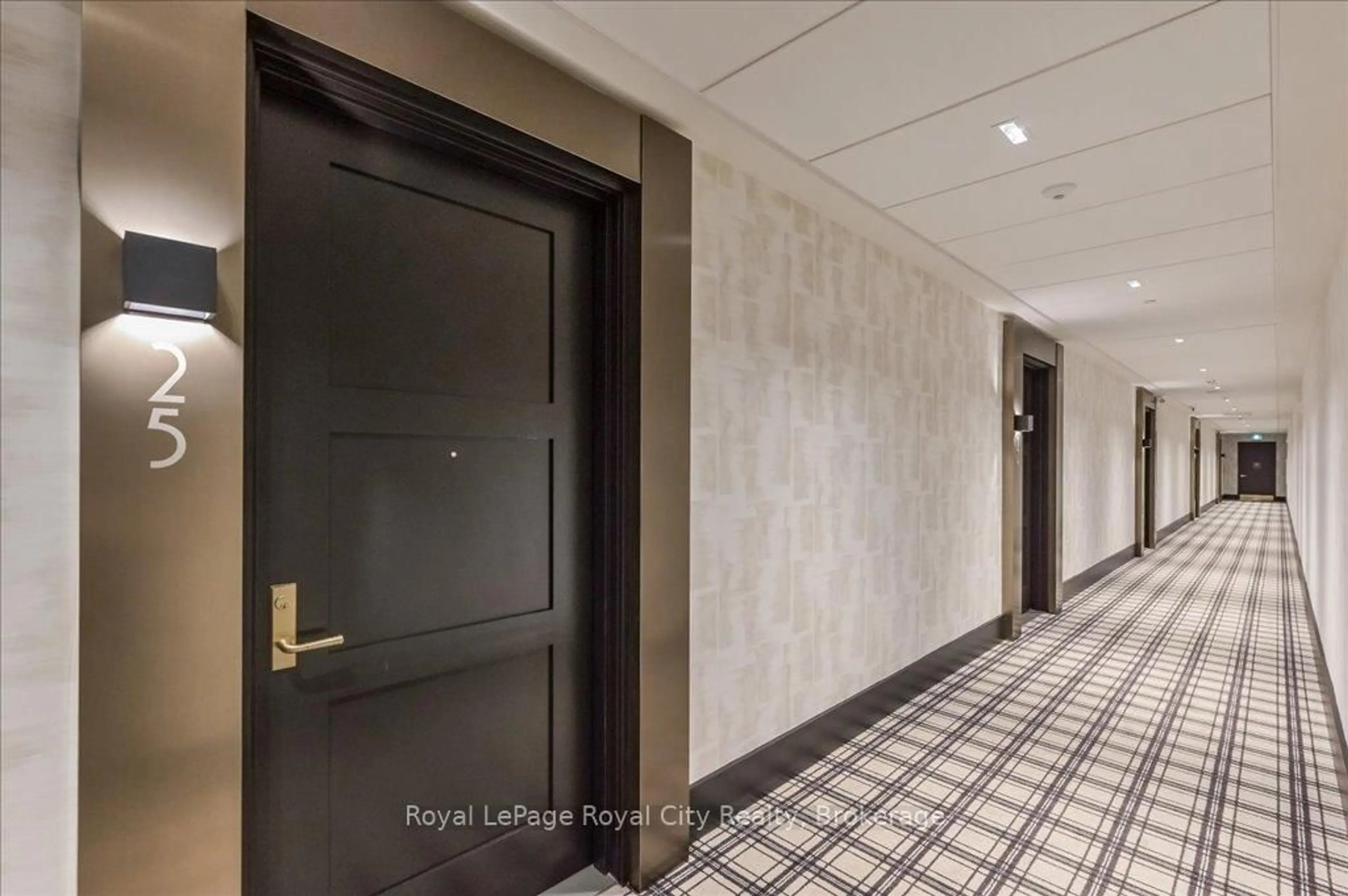 Indoor foyer for 6523 Wellington 7 Rd #25, Centre Wellington Ontario N0B 1S0