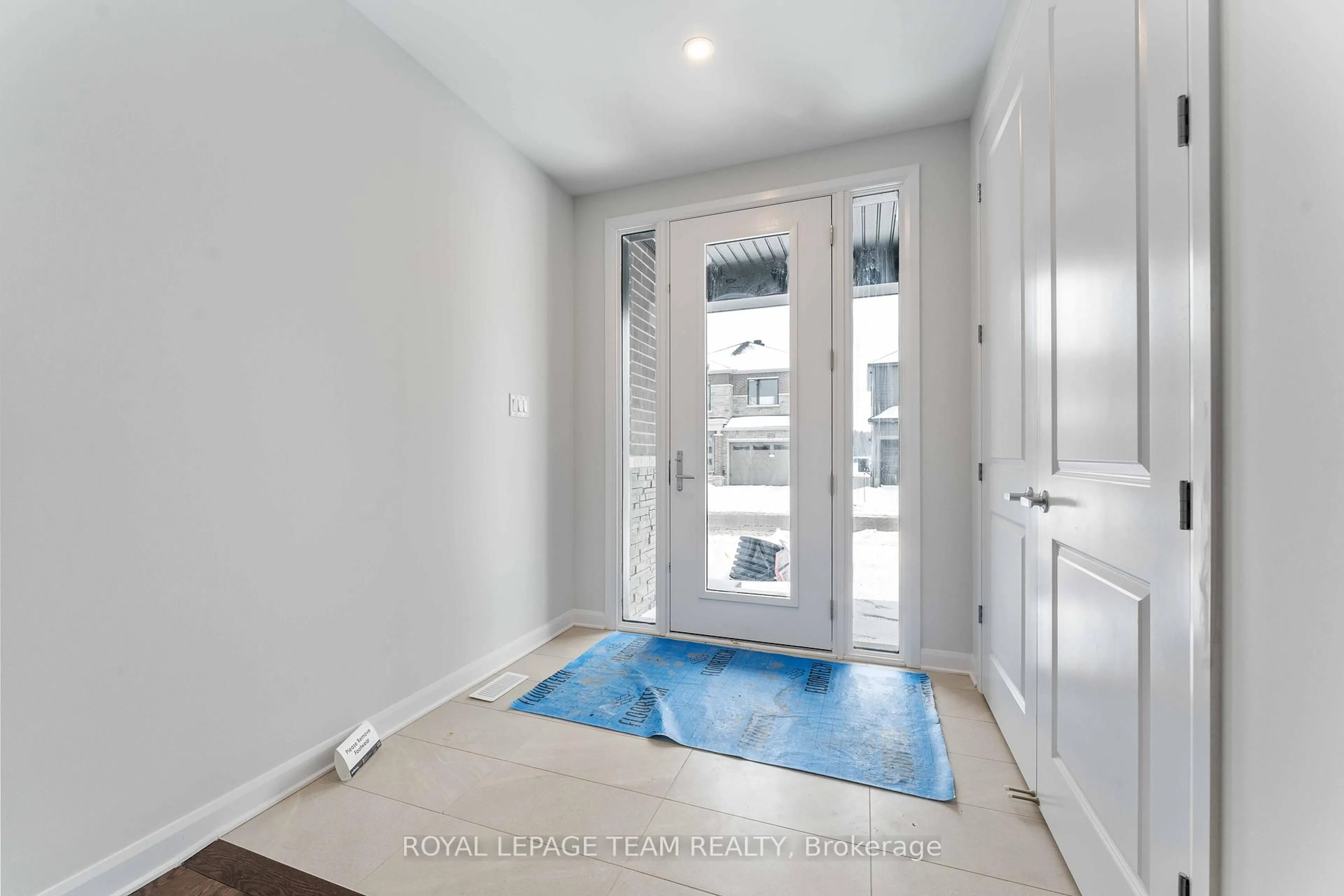 Indoor entryway for 3205 Starboard St, Manotick Ontario K4M 0W8