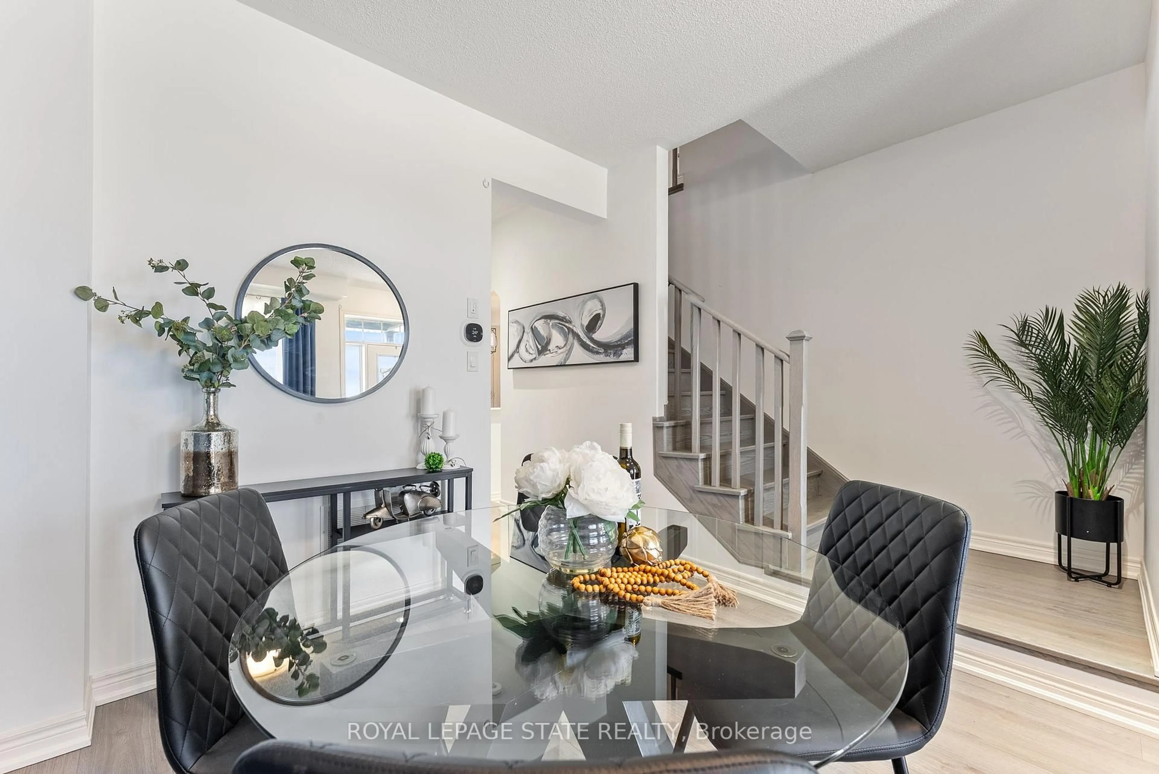 Dining room, unknown for 233 Skinner Rd, Hamilton Ontario L8B 1X2