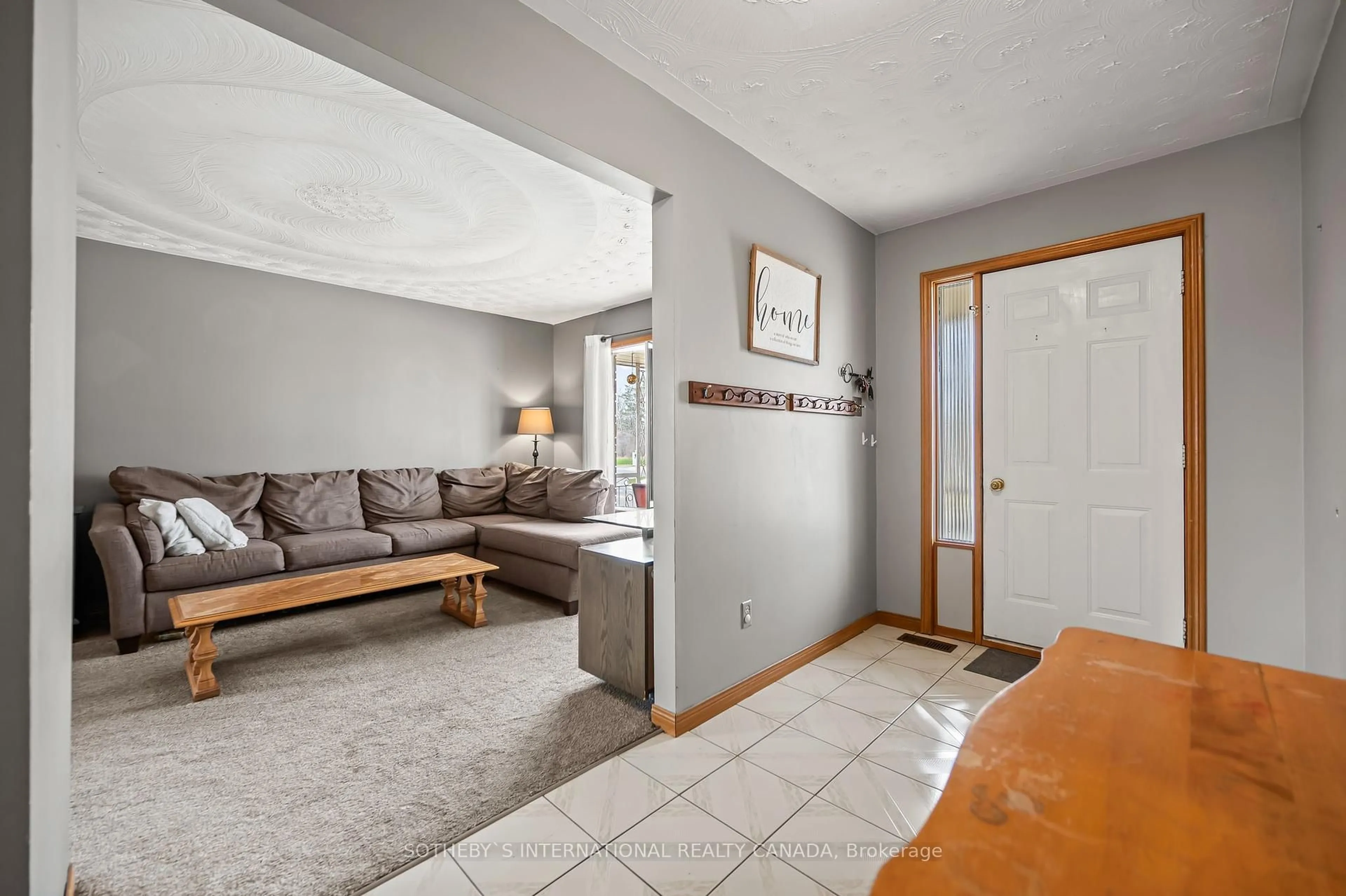Living room with furniture, unknown for 563 Champlain Blvd, Cambridge Ontario N1R 7V1