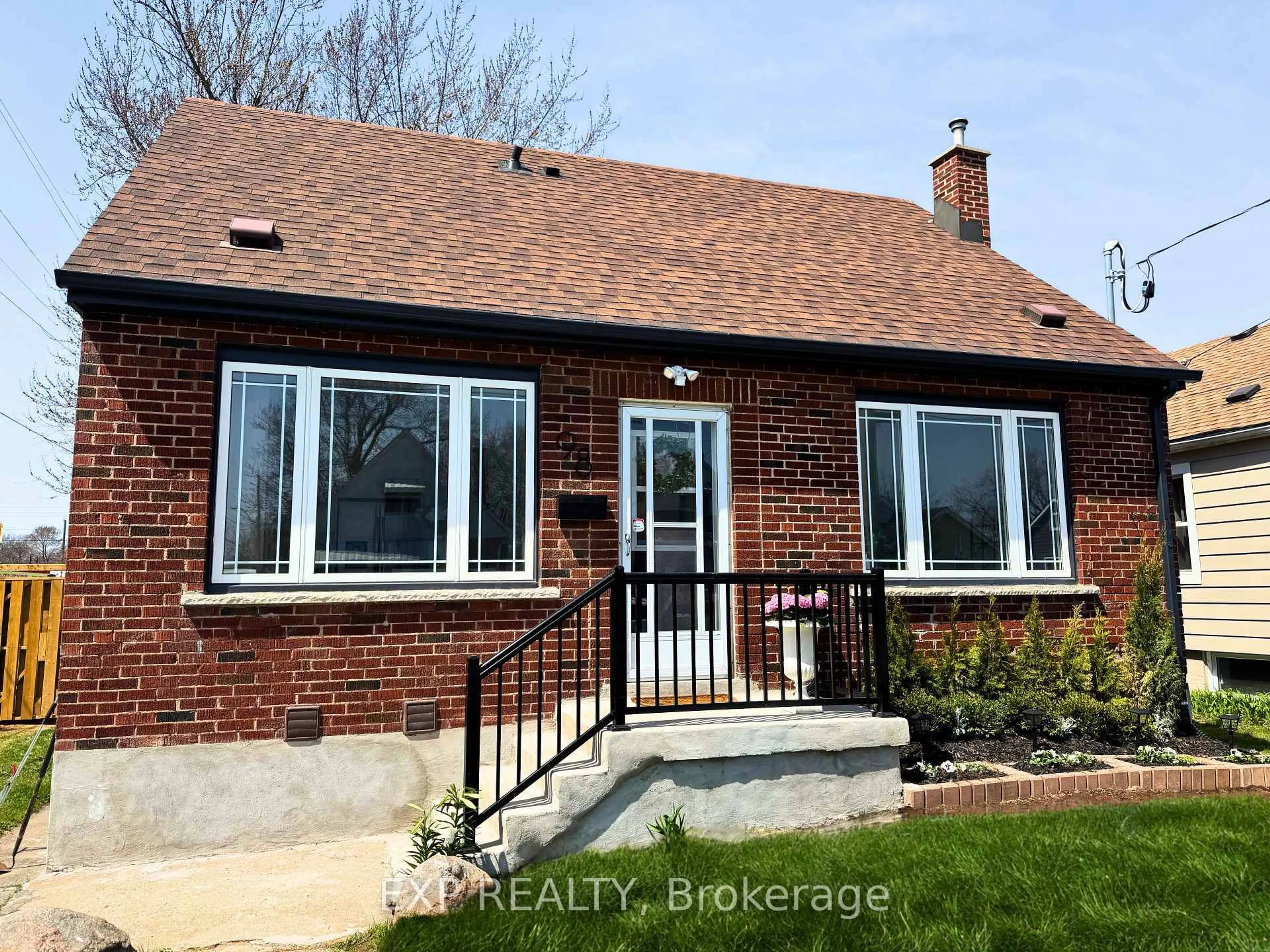 Home with brick exterior material, street for 98 East 37th St, Hamilton Ontario L8V 4A9