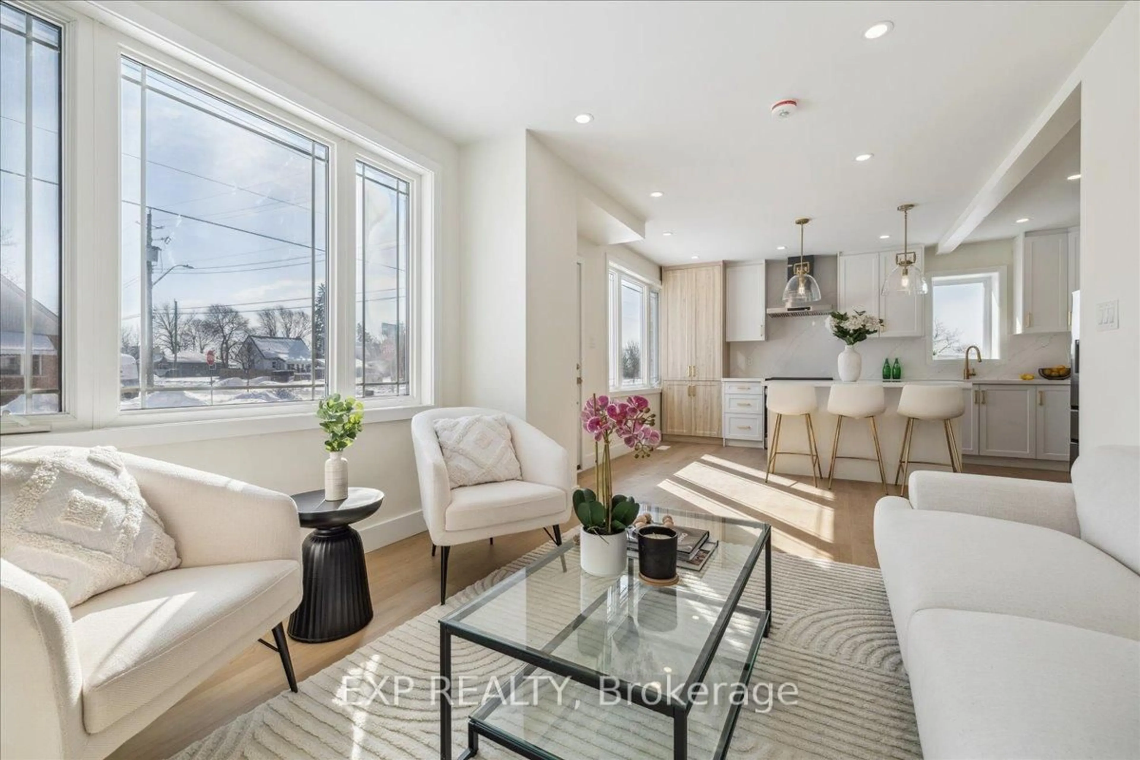 Living room with furniture, unknown for 98 East 37th St, Hamilton Ontario L8V 4A9