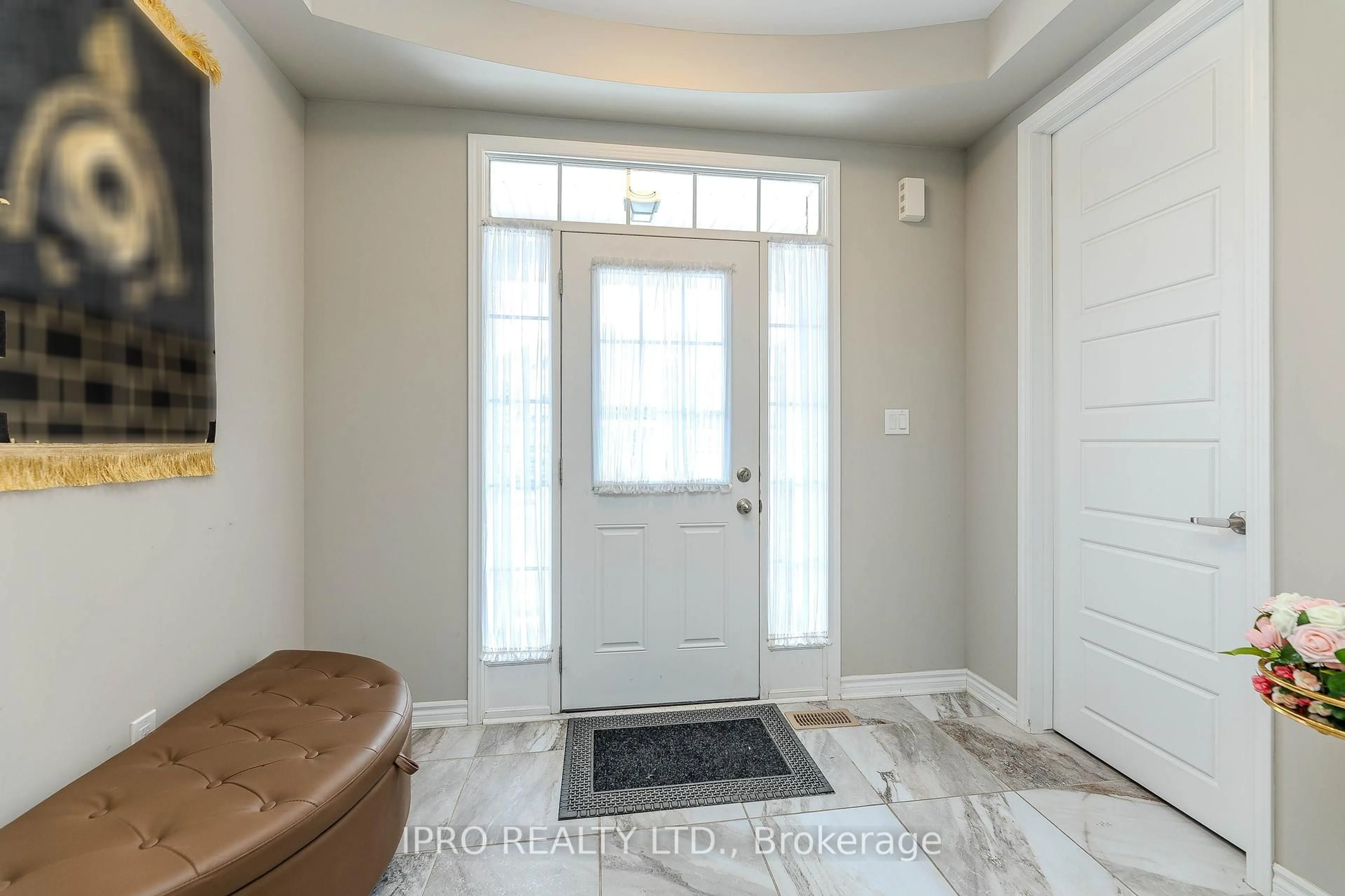 Indoor entryway for 296 Ridge Rd, Cambridge Ontario N3E 0B9