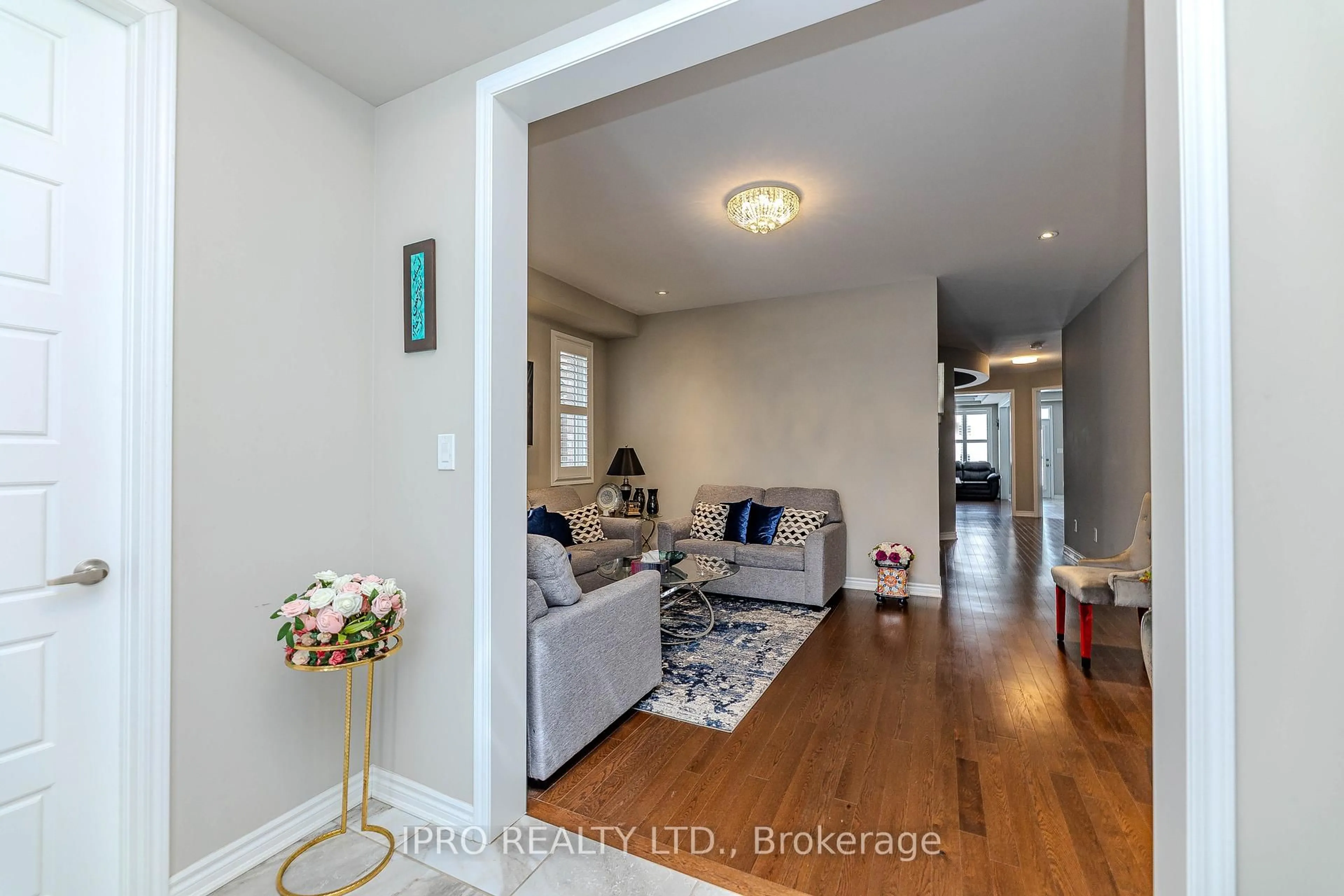 Indoor entryway for 296 Ridge Rd, Cambridge Ontario N3E 0B9
