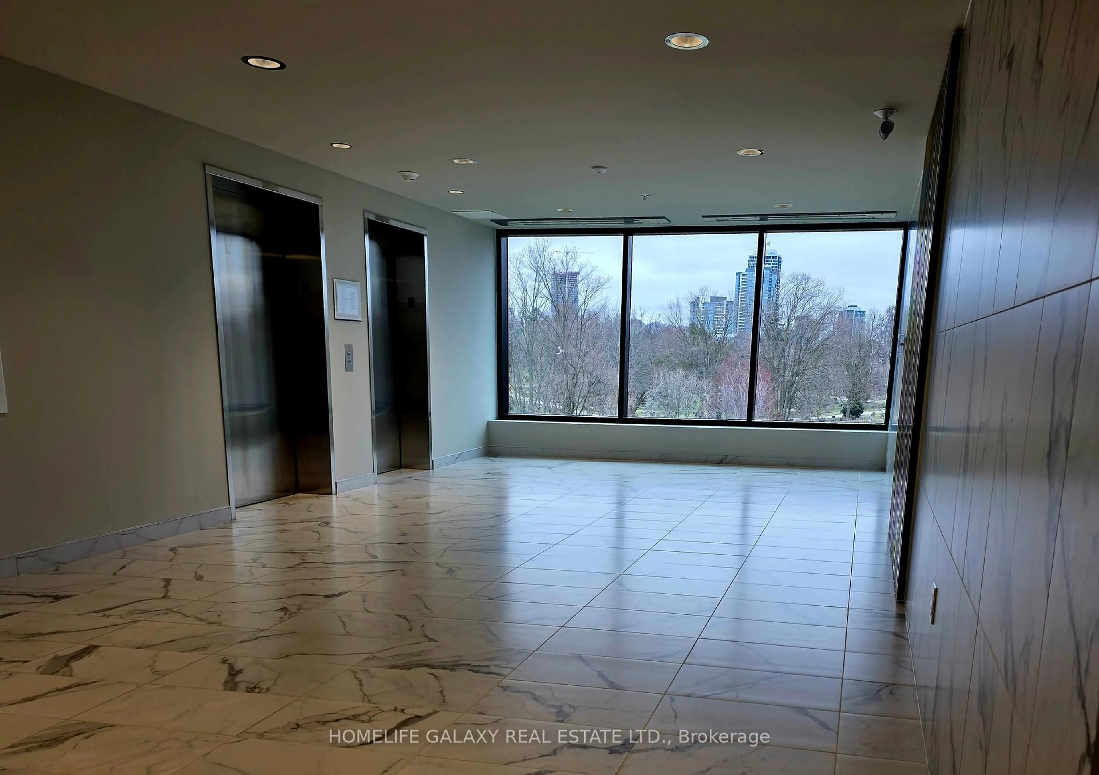 Indoor foyer for 107 Roger St #505, Waterloo Ontario N2J 0G3