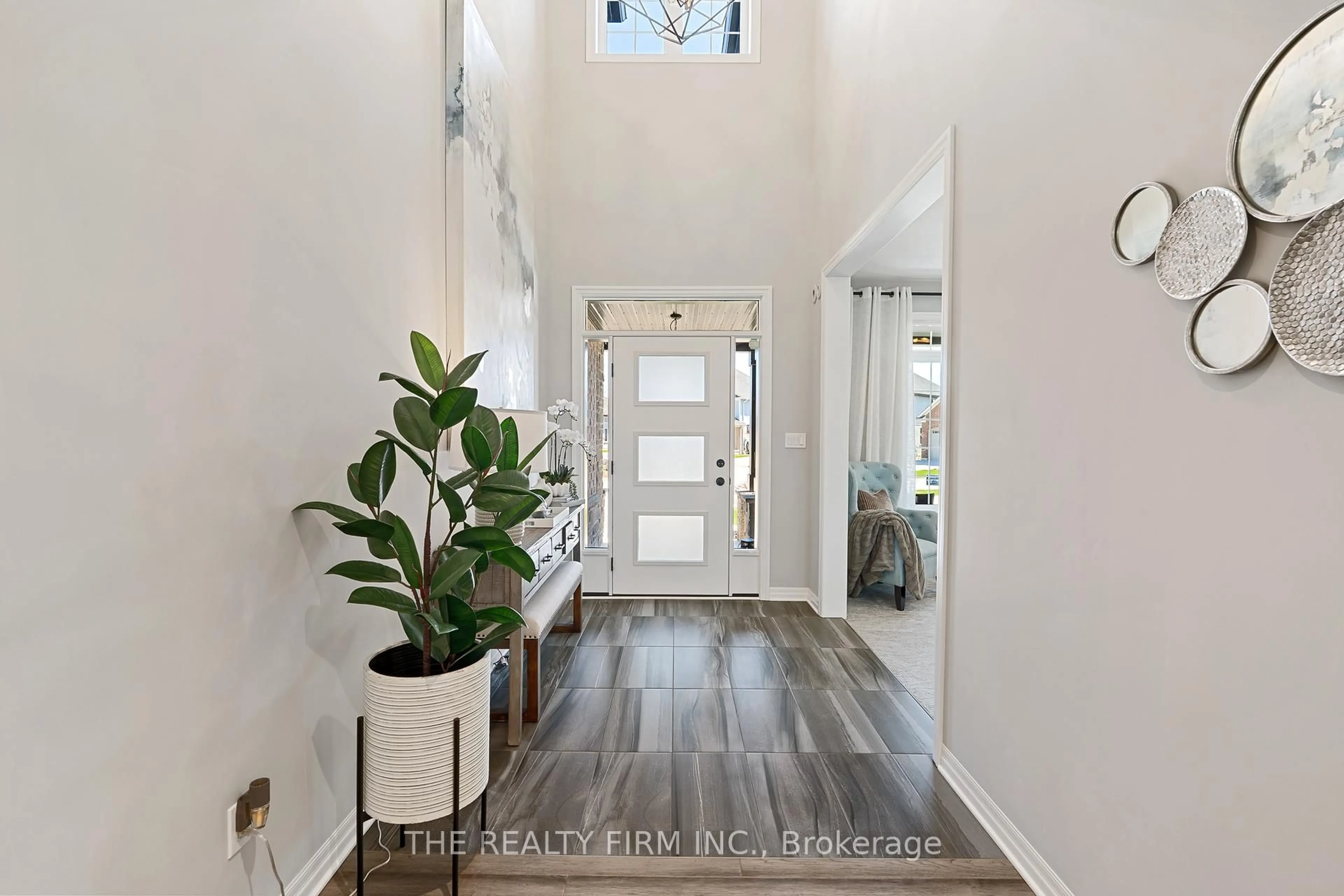 Indoor entryway for 18 Sugar Bush Path, St. Thomas Ontario N5R 0K6