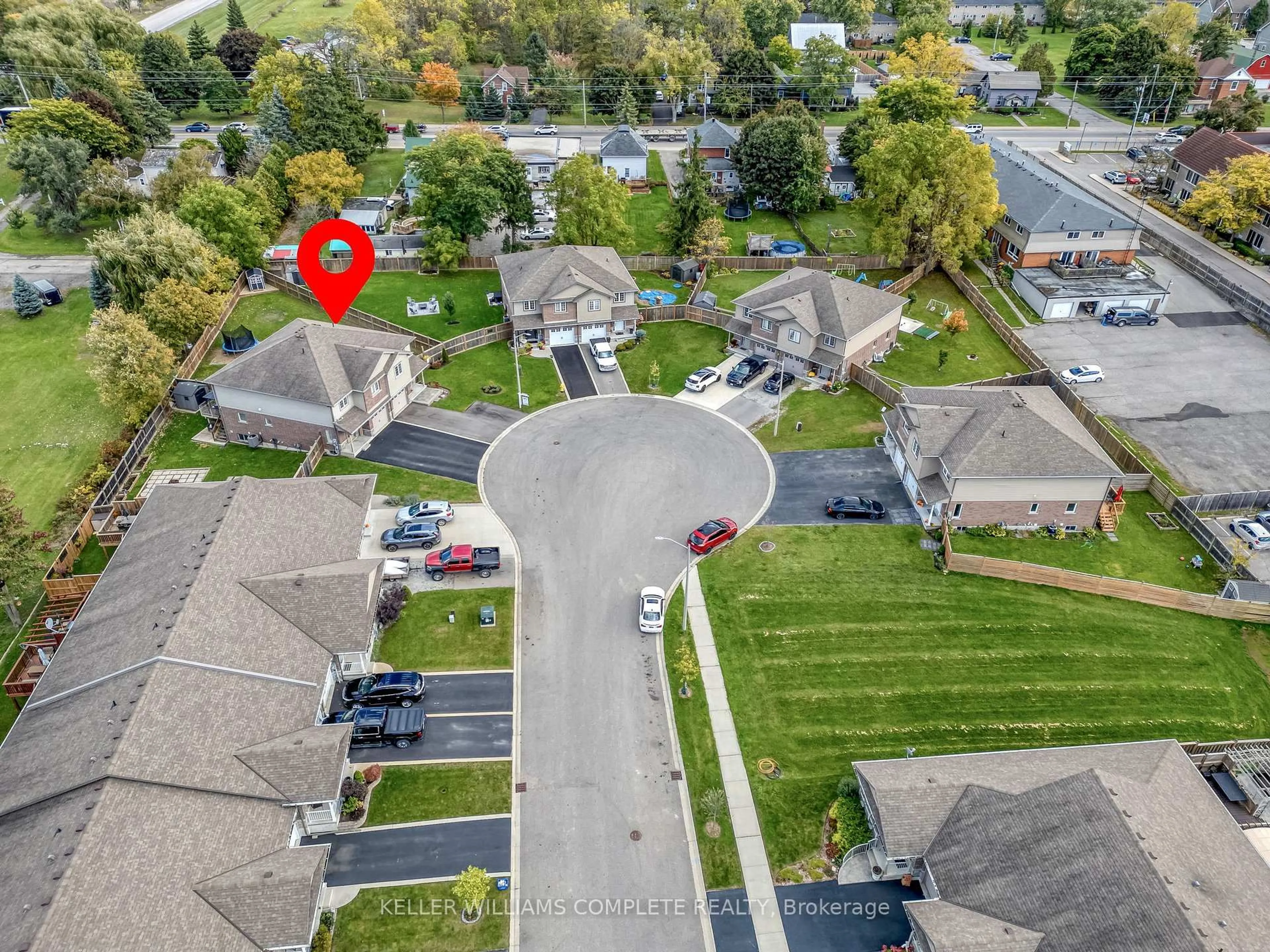 A pic from outside/outdoor area/front of a property/back of a property/a pic from drone, street for 103 Macneil Crt, Haldimand Ontario N0A 1H0