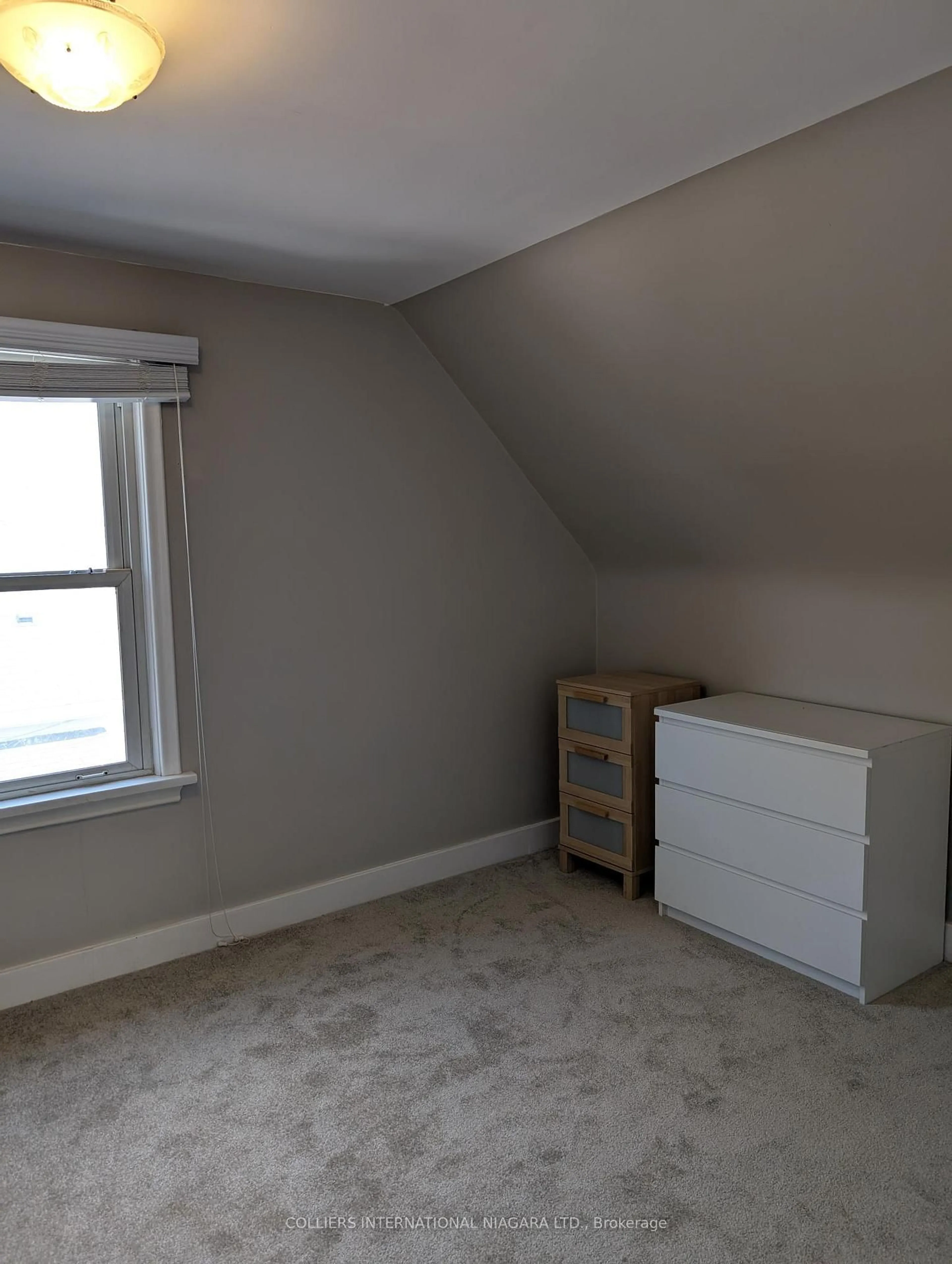 A pic of a room for 5563 Hillsdale Ave, Niagara Falls Ontario L2G 4T8