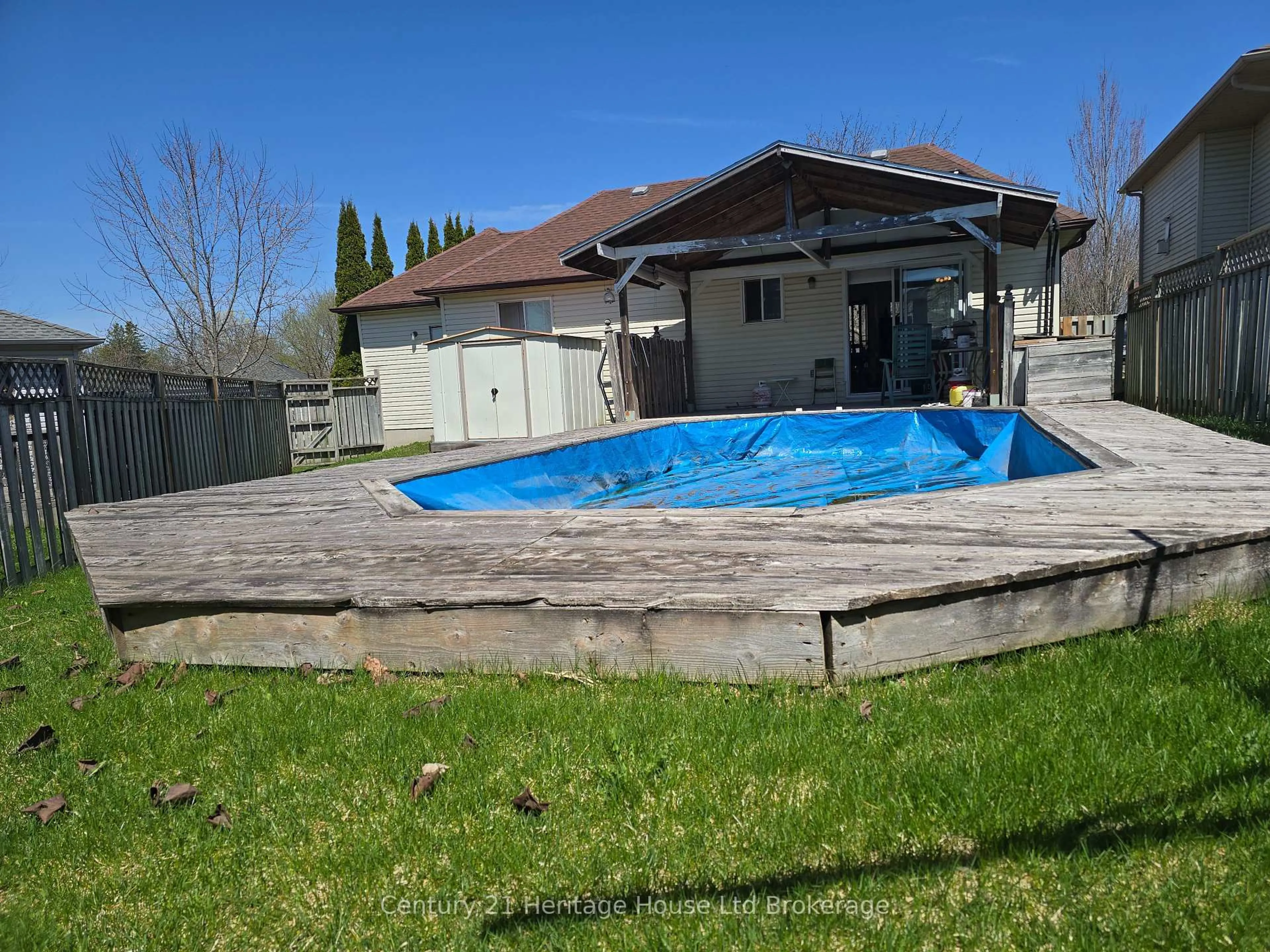 Pool for 42 Pebble Beach Crt, Woodstock Ontario N4S 8X2