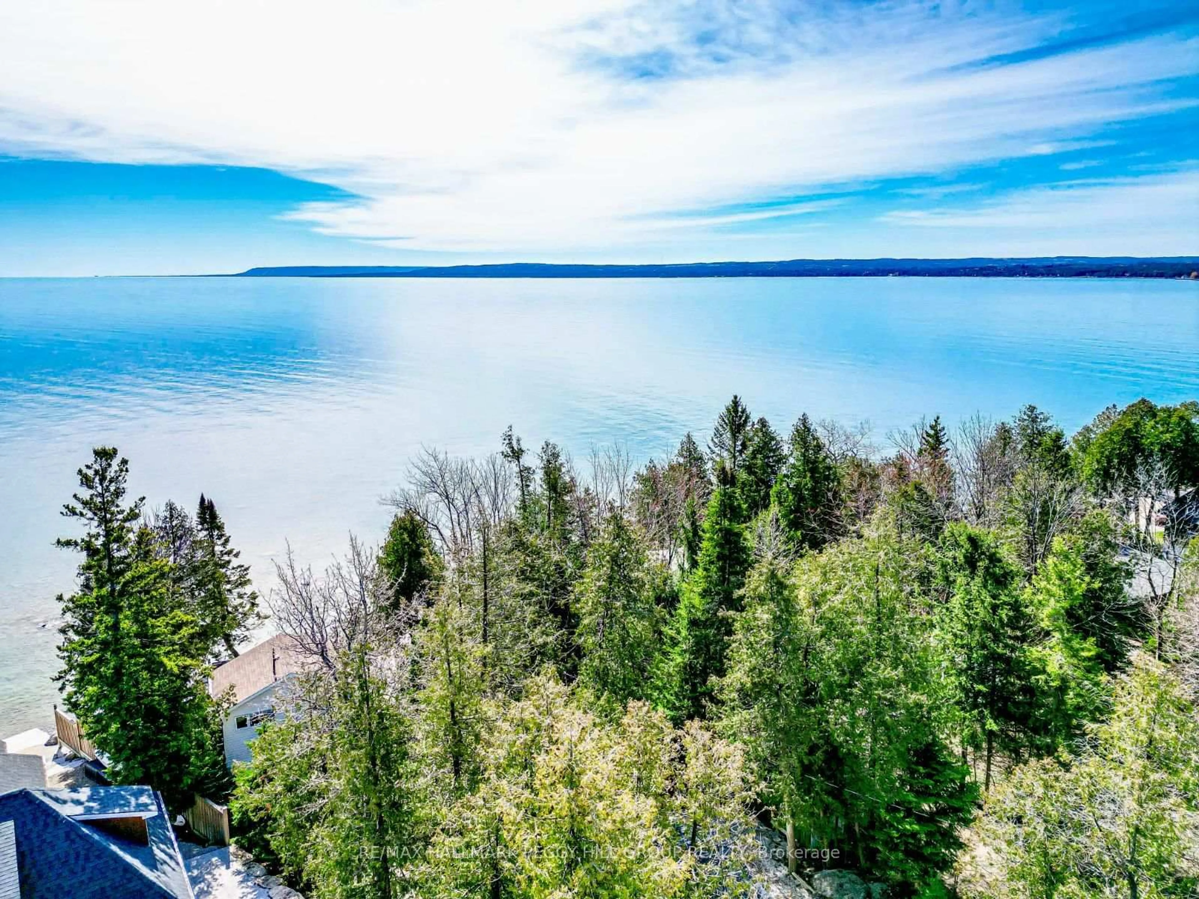 A pic from outside/outdoor area/front of a property/back of a property/a pic from drone, water/lake/river/ocean view for 315 Cedar Ave, Meaford Ontario N4L 1W5