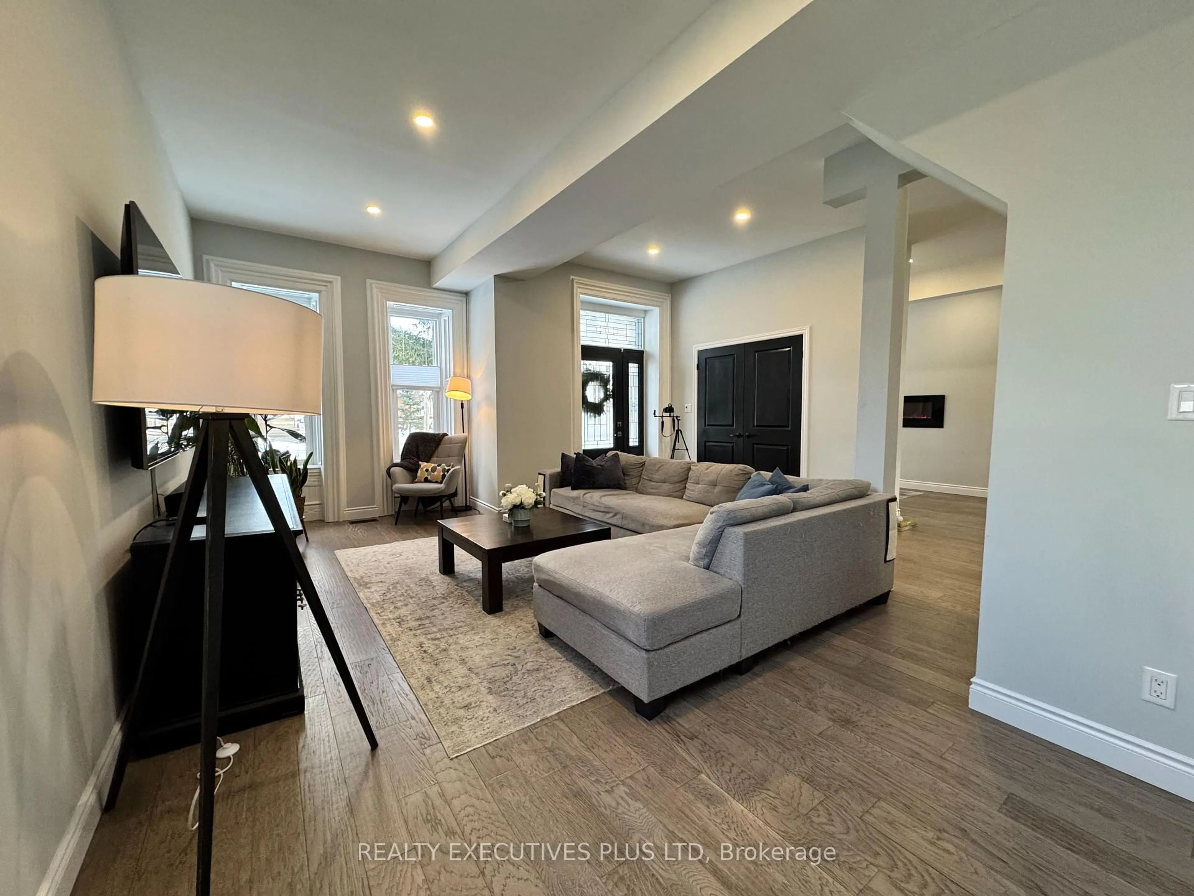 Living room with furniture, unknown for 6 Elgin St, Cambridge Ontario N1R 5G7