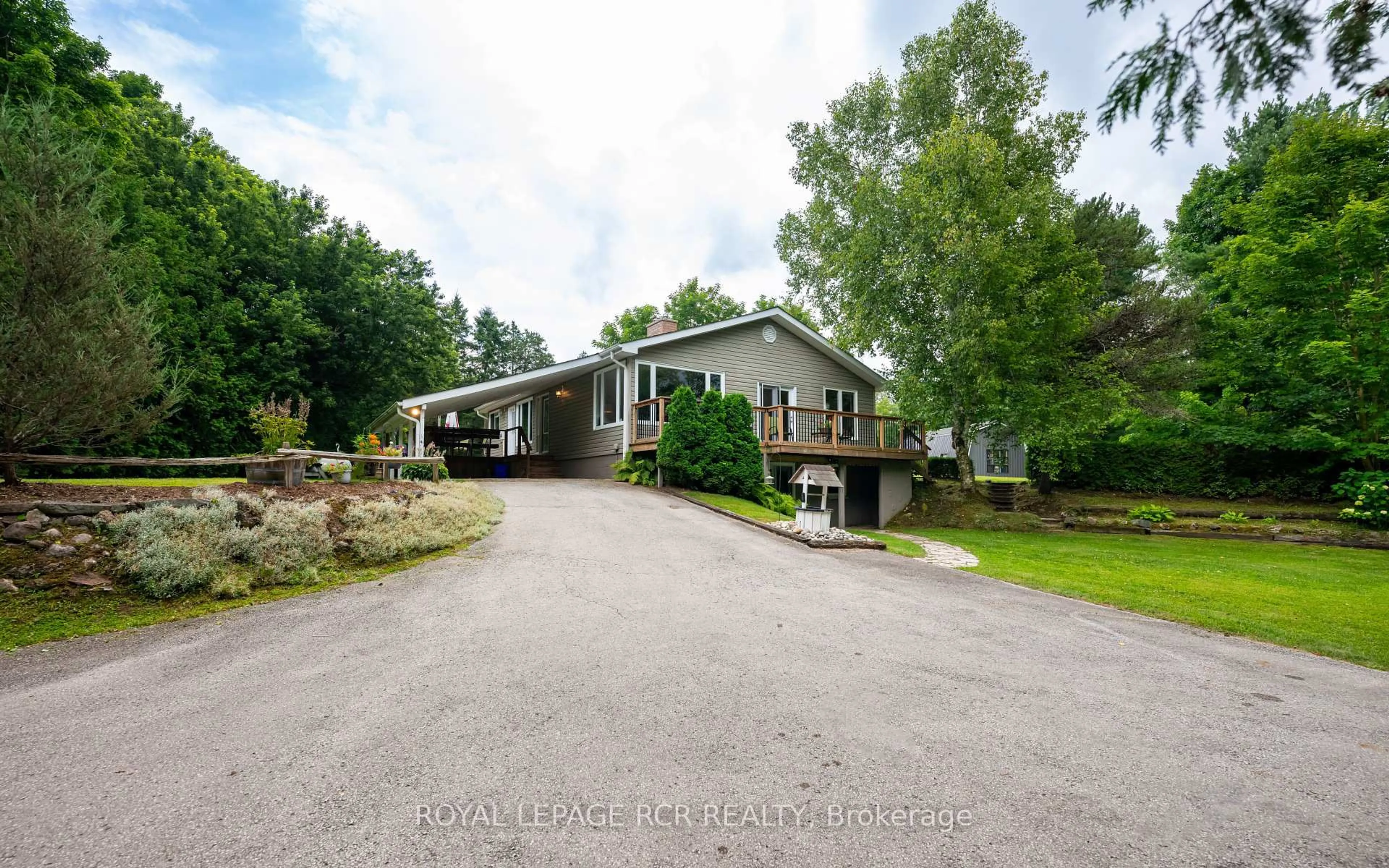 A pic from outside/outdoor area/front of a property/back of a property/a pic from drone, unknown for 308118 Hockley Rd, Mono Ontario L9W 2Y8
