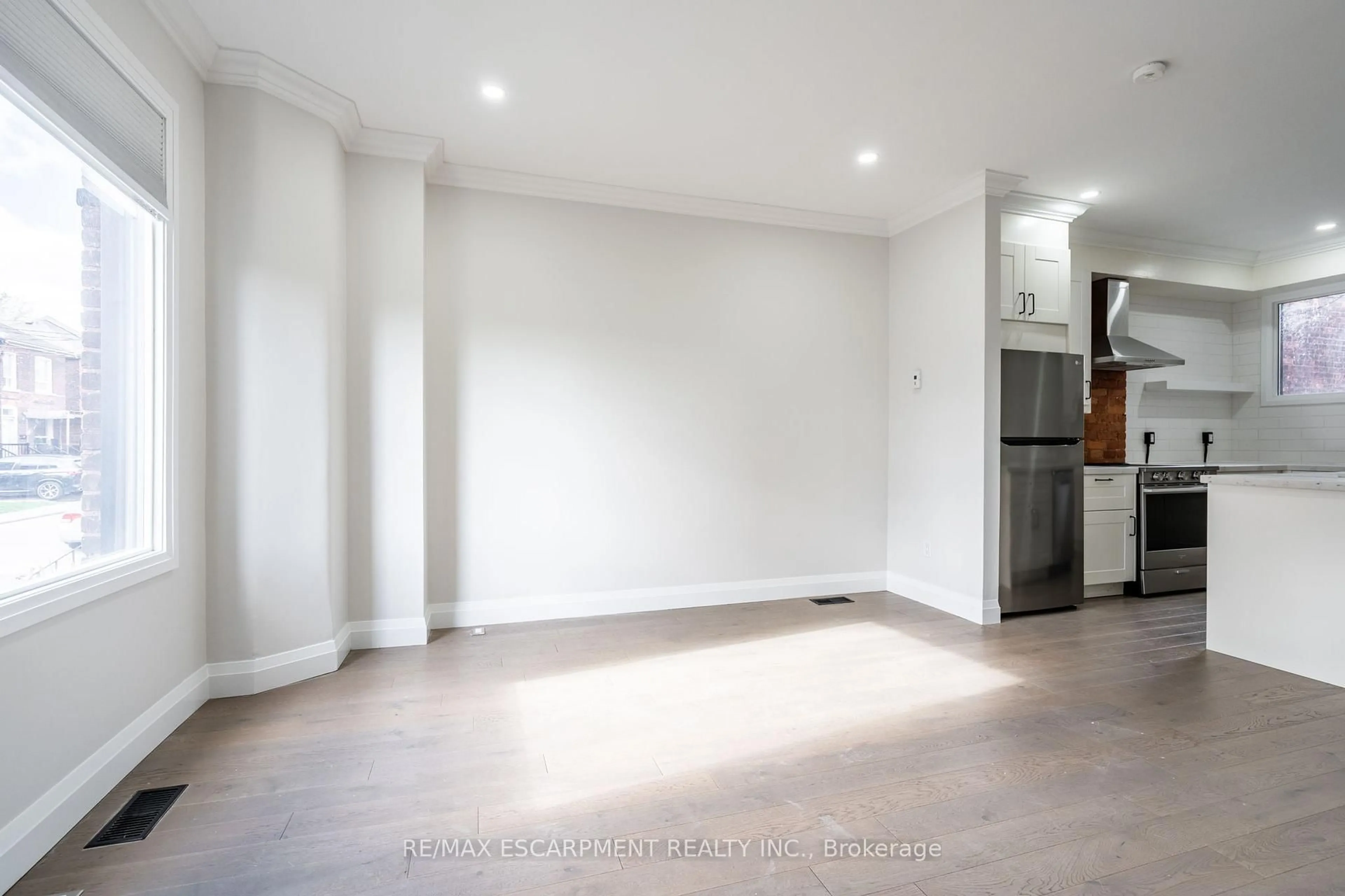 A pic of a room for 57 Madison Ave, Hamilton Ontario L8L 5Y5