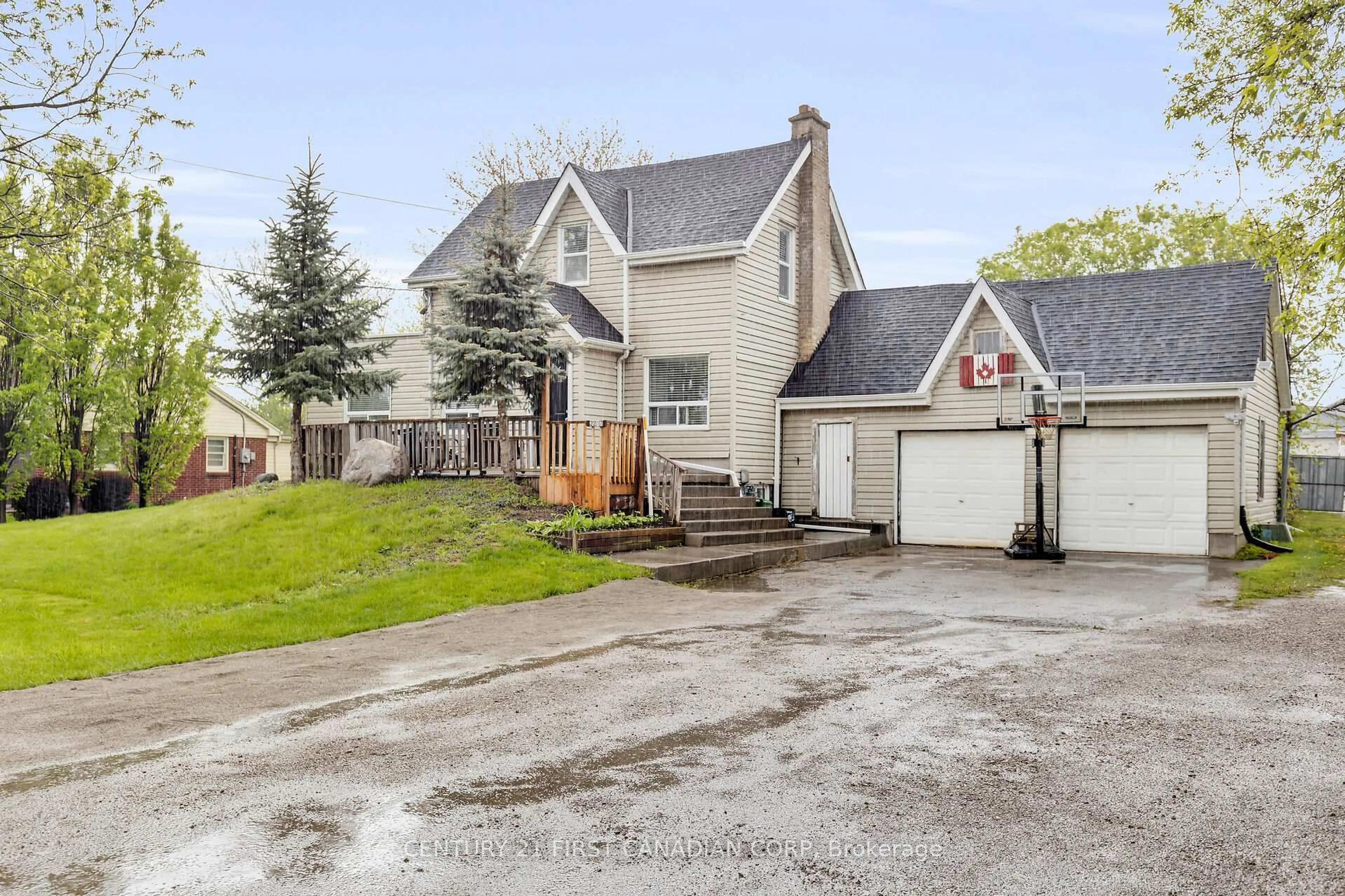 A pic from outside/outdoor area/front of a property/back of a property/a pic from drone, street for 2217 Wharncliffe Rd, London Ontario N6P 1K9