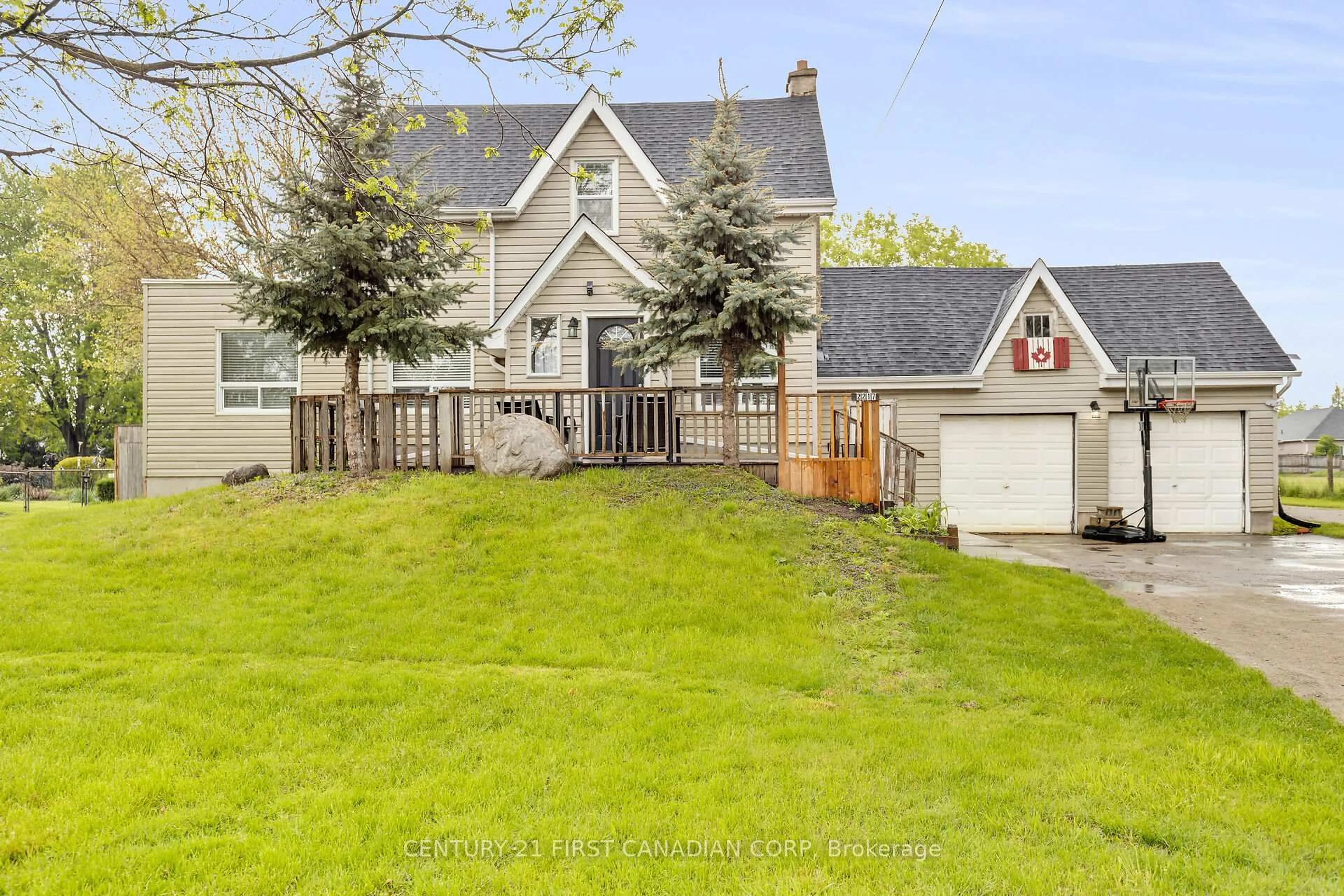 A pic from outside/outdoor area/front of a property/back of a property/a pic from drone, street for 2217 Wharncliffe Rd, London Ontario N6P 1K9