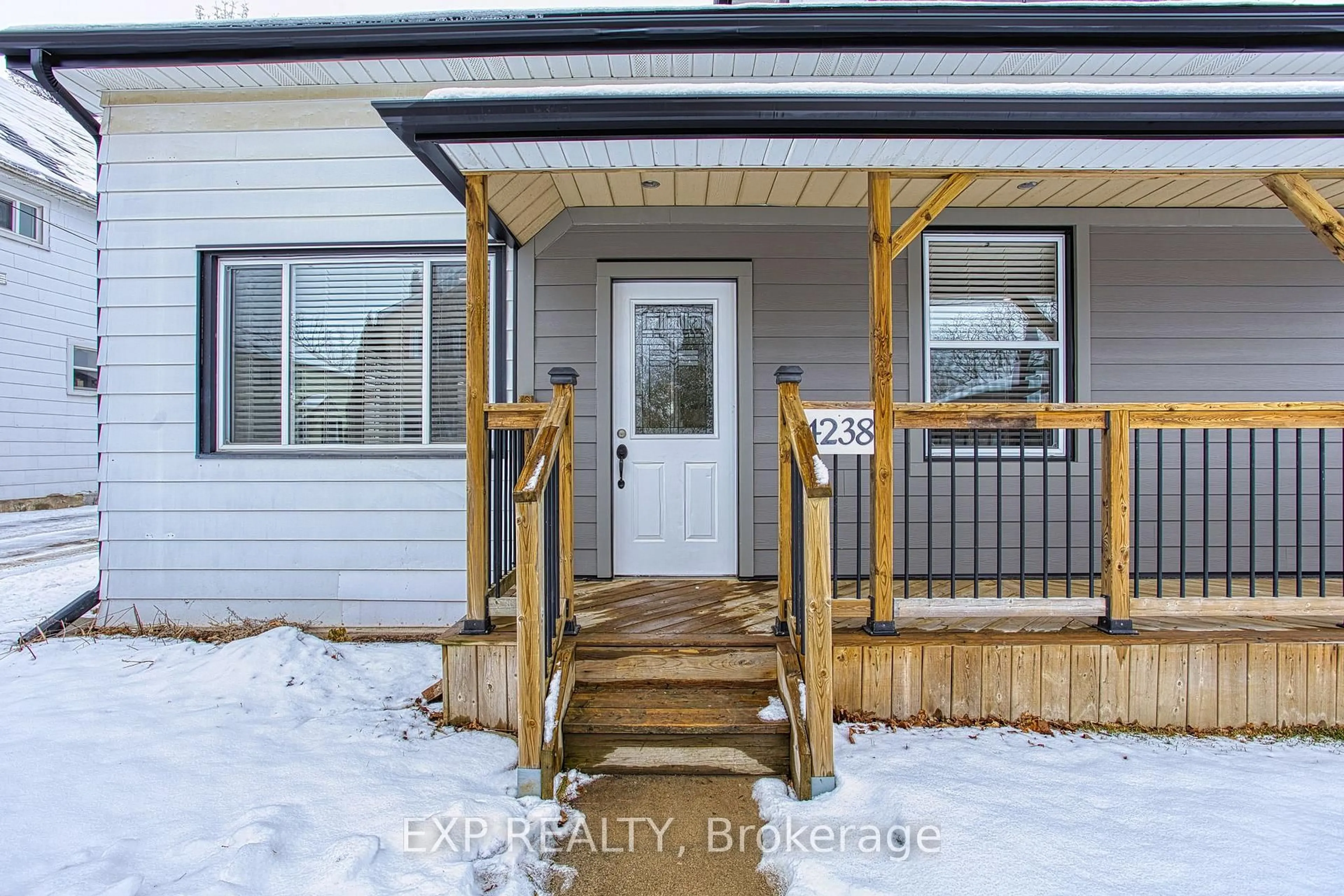 Indoor entryway for 4238 Academy St, Lincoln Ontario L0R 1B0