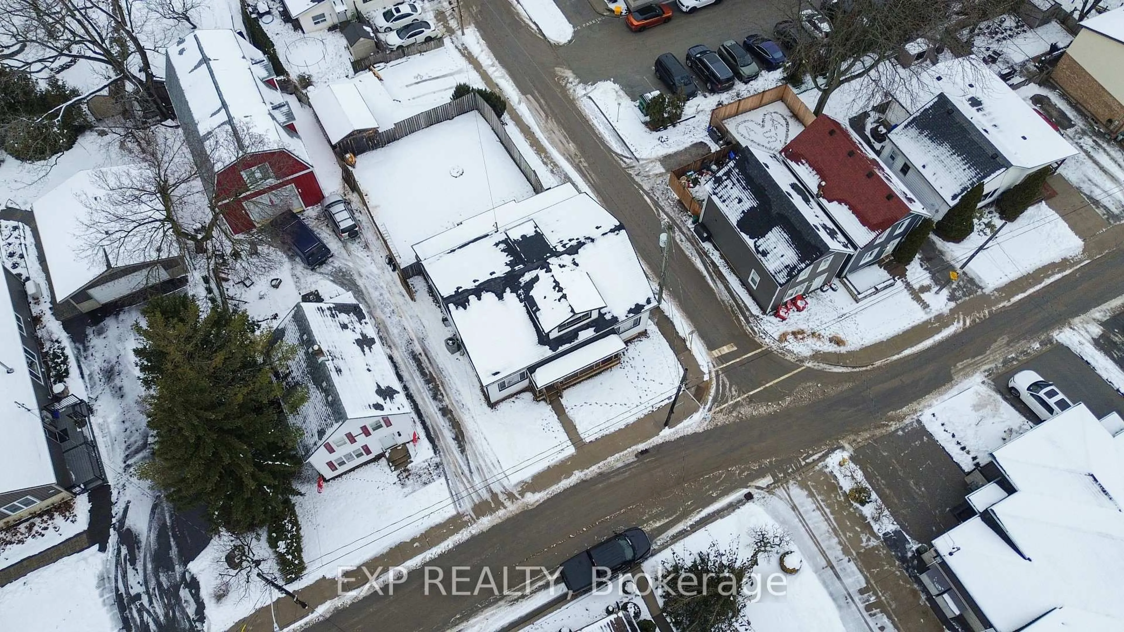 A pic from outside/outdoor area/front of a property/back of a property/a pic from drone, street for 4238 Academy St, Lincoln Ontario L0R 1B0