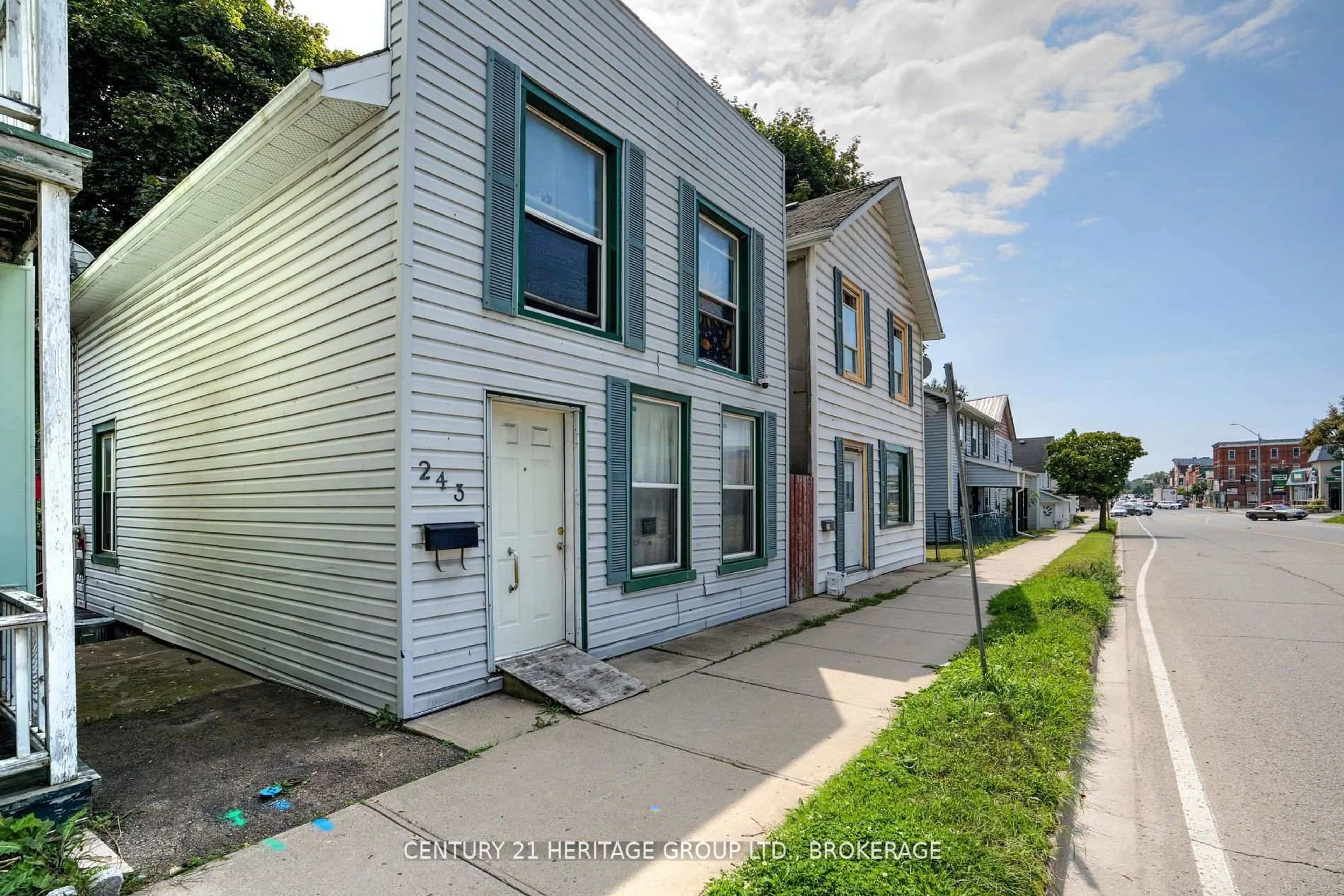 A pic from outside/outdoor area/front of a property/back of a property/a pic from drone, street for 243 KING St, Gananoque Ontario K7G 1G4