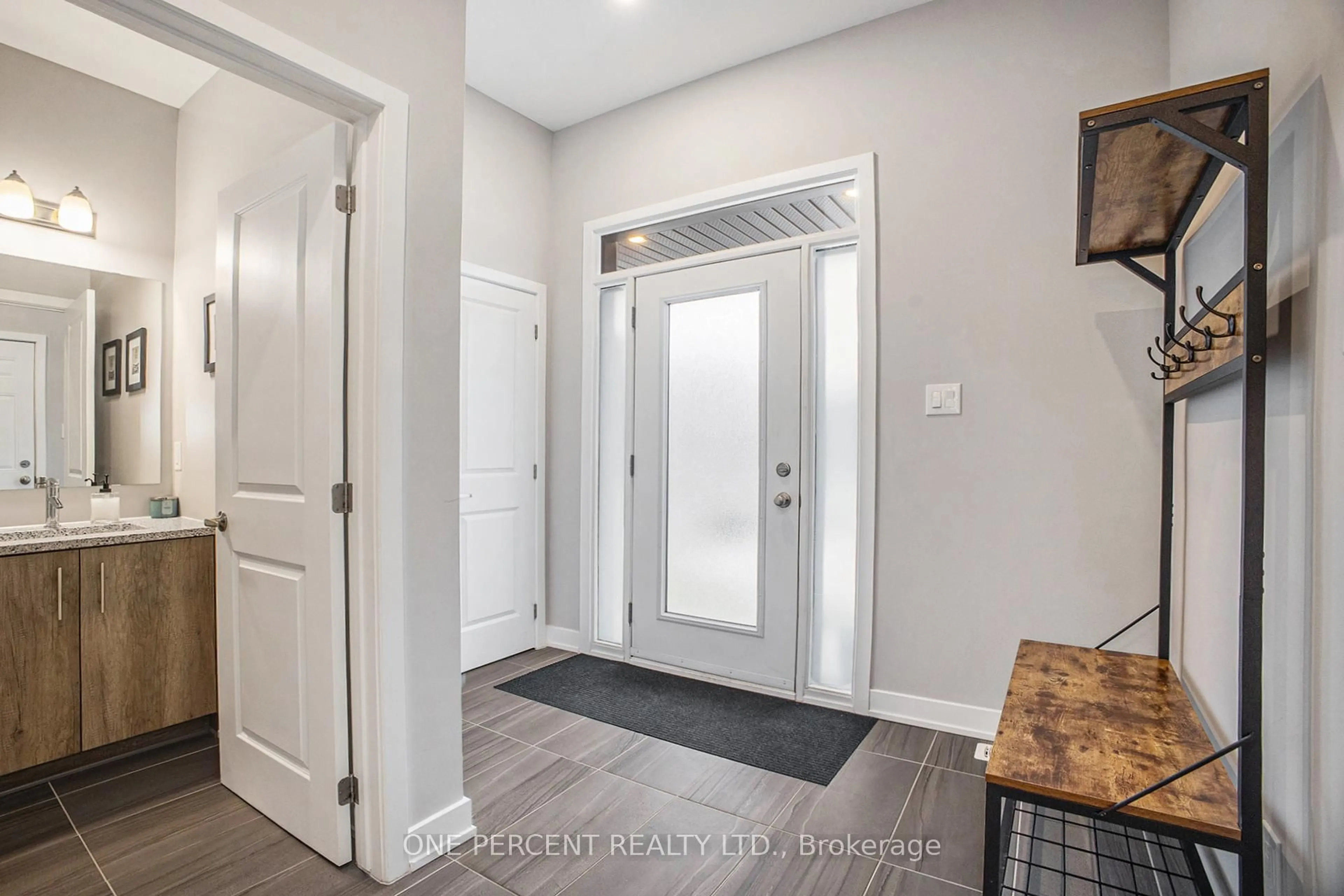 Indoor entryway for 241 Fountainhead Dr, Ottawa Ontario K1W 0H3