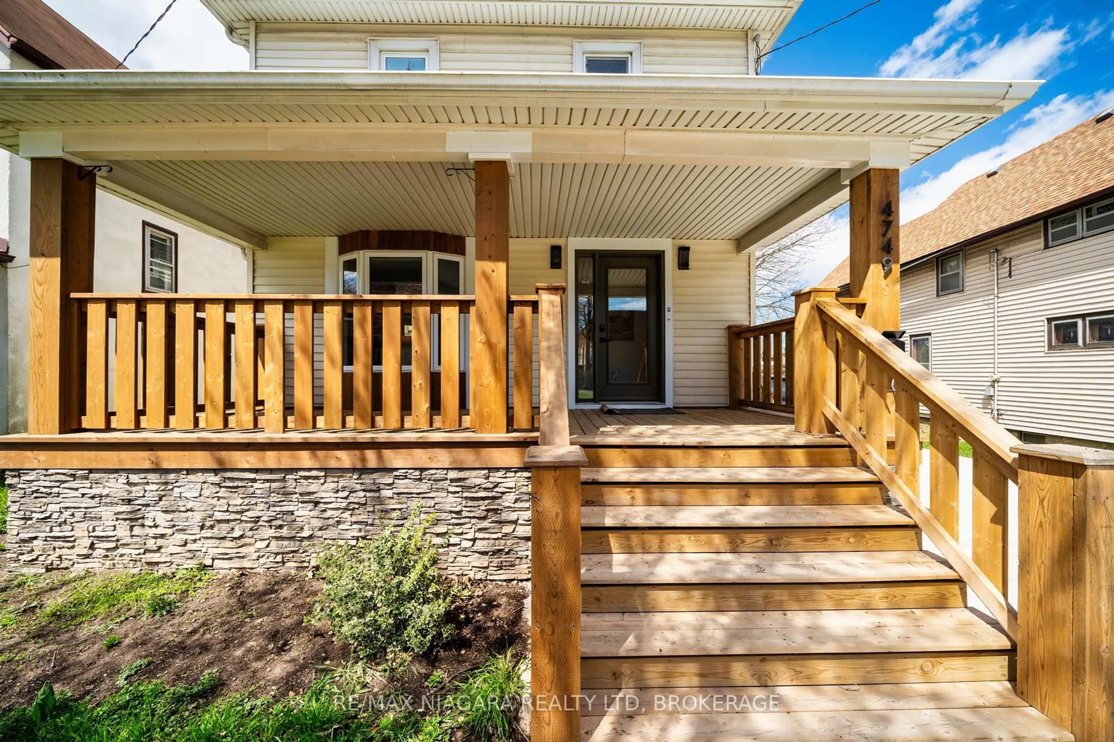 Unknown for 4749 EPWORTH Circ, Niagara Falls Ontario L2E 1E1