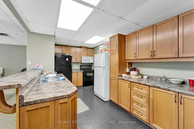 Additional property image - 1770 Main St Unit 506