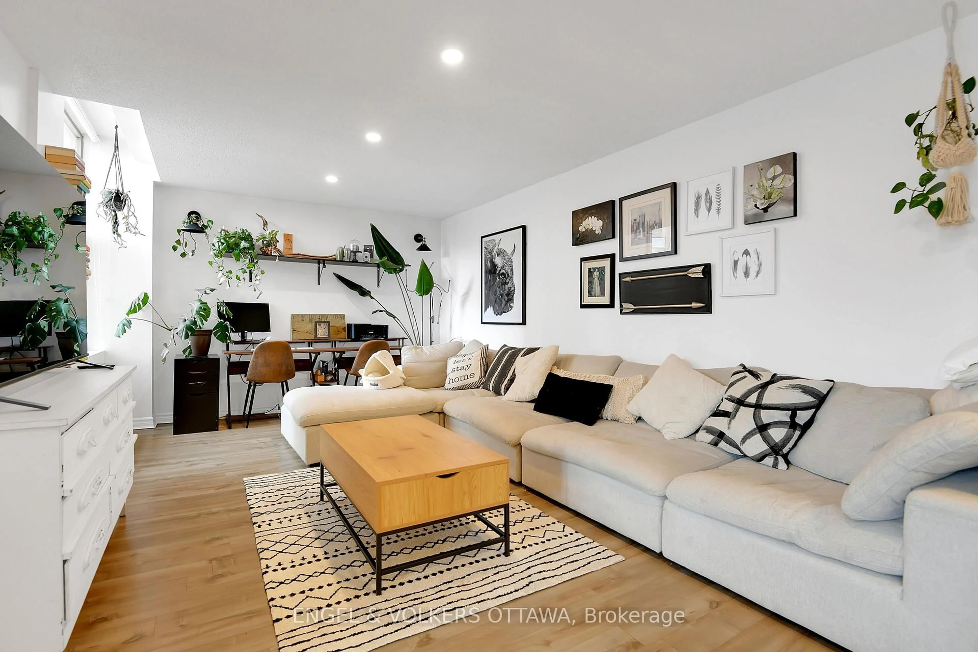 Living room with furniture, unknown for 2759 Carousel Cres #101, Ottawa Ontario K1T 2N5