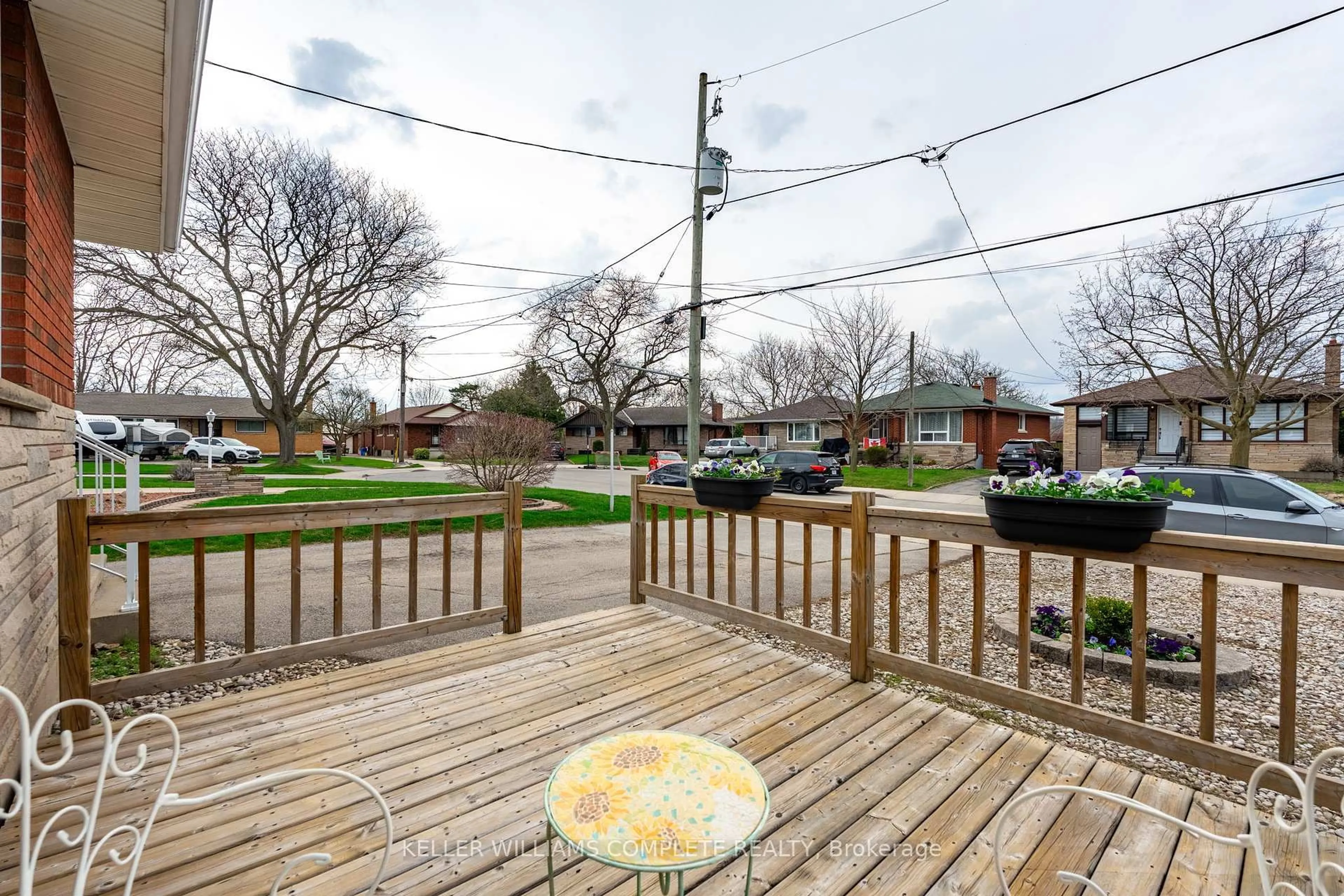 Patio, street for 15 Nelligan Pl, Hamilton Ontario L8K 4X6