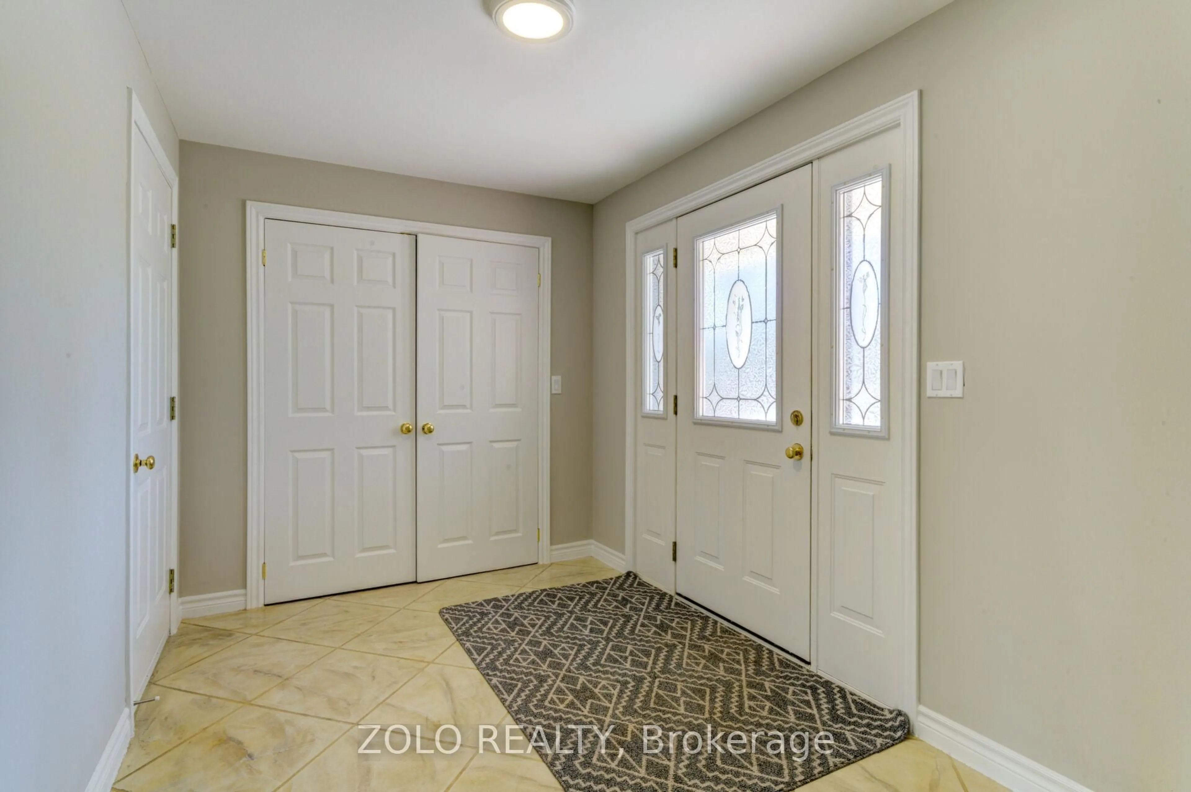 Indoor entryway for 42 Marlene Lane, Kawartha Lakes Ontario L3Z 2B6
