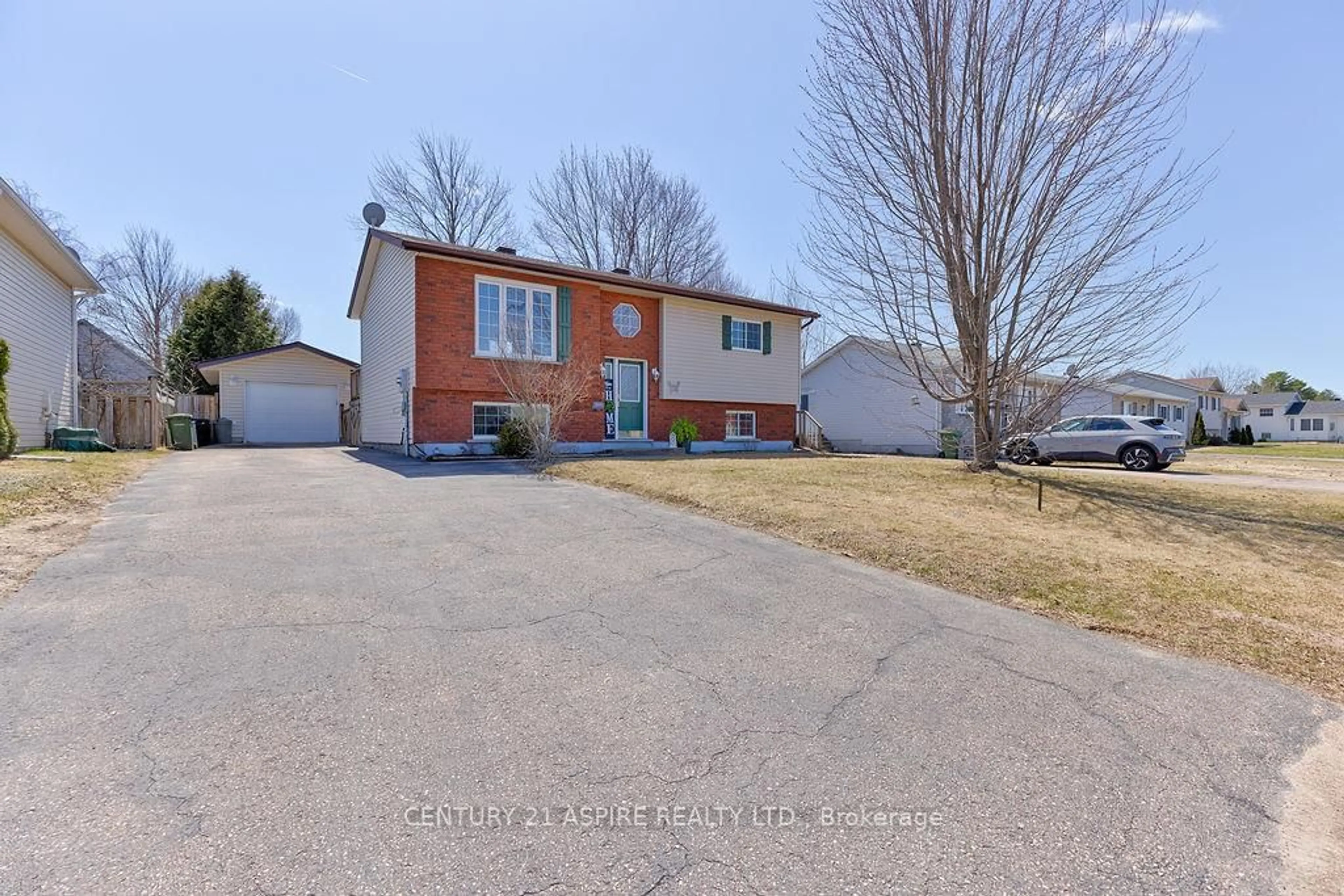 Unknown for 7 Daniel Ave, Petawawa Ontario K8H 3P5