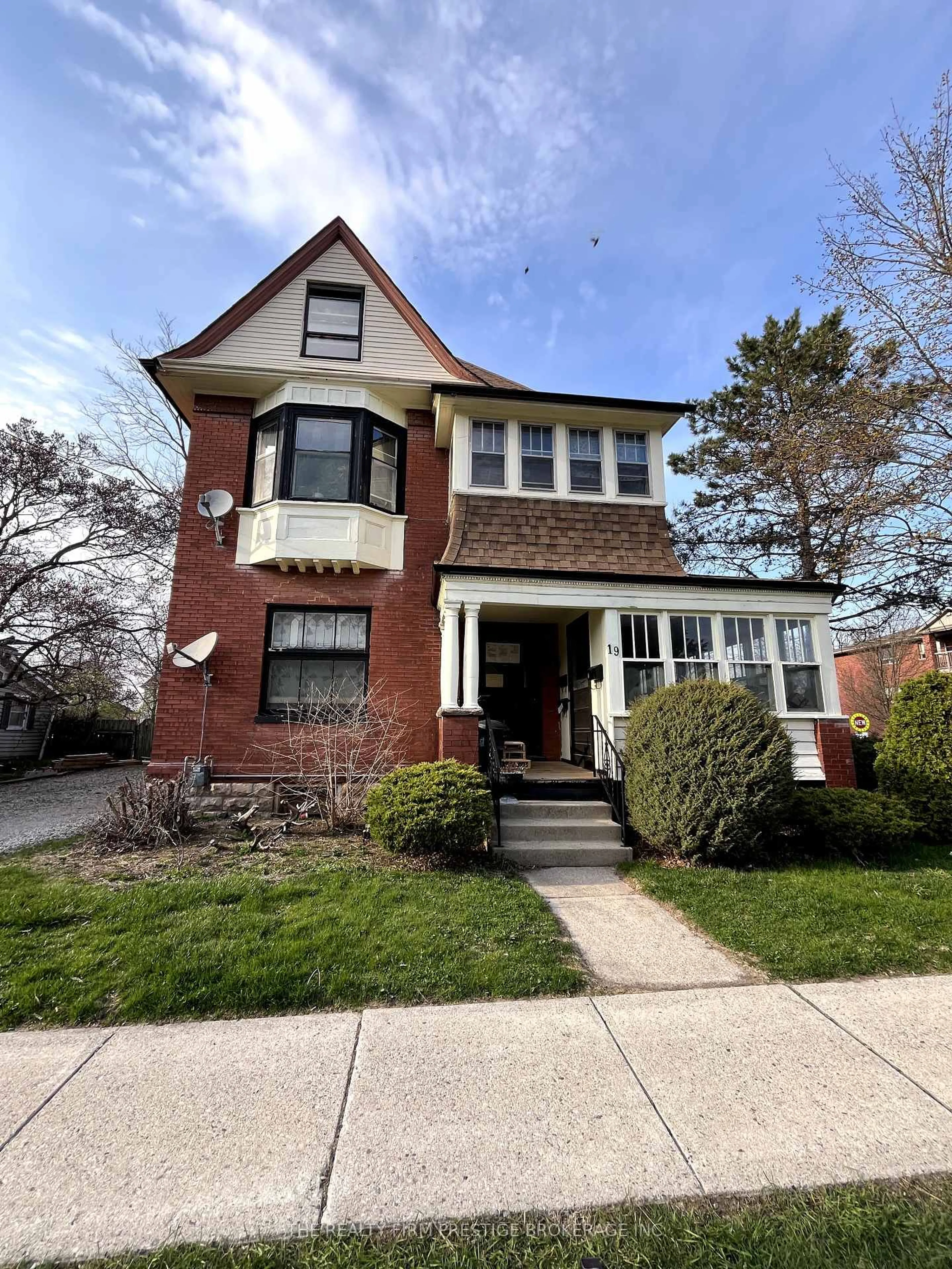 Home with brick exterior material, street for 19 Scott St, St. Thomas Ontario N5P 1K1