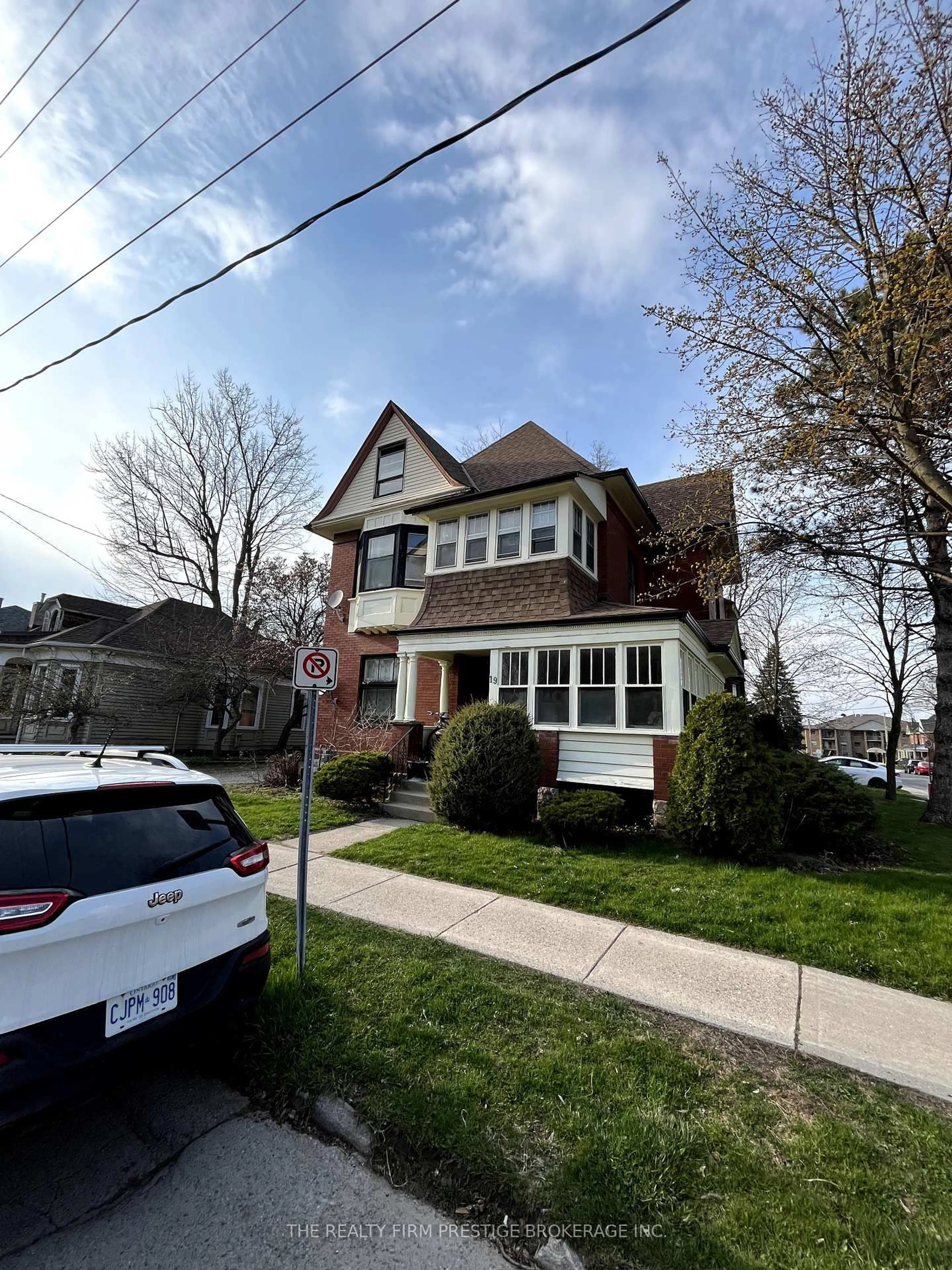 Home with brick exterior material, street for 19 Scott St, St. Thomas Ontario N5P 1K1