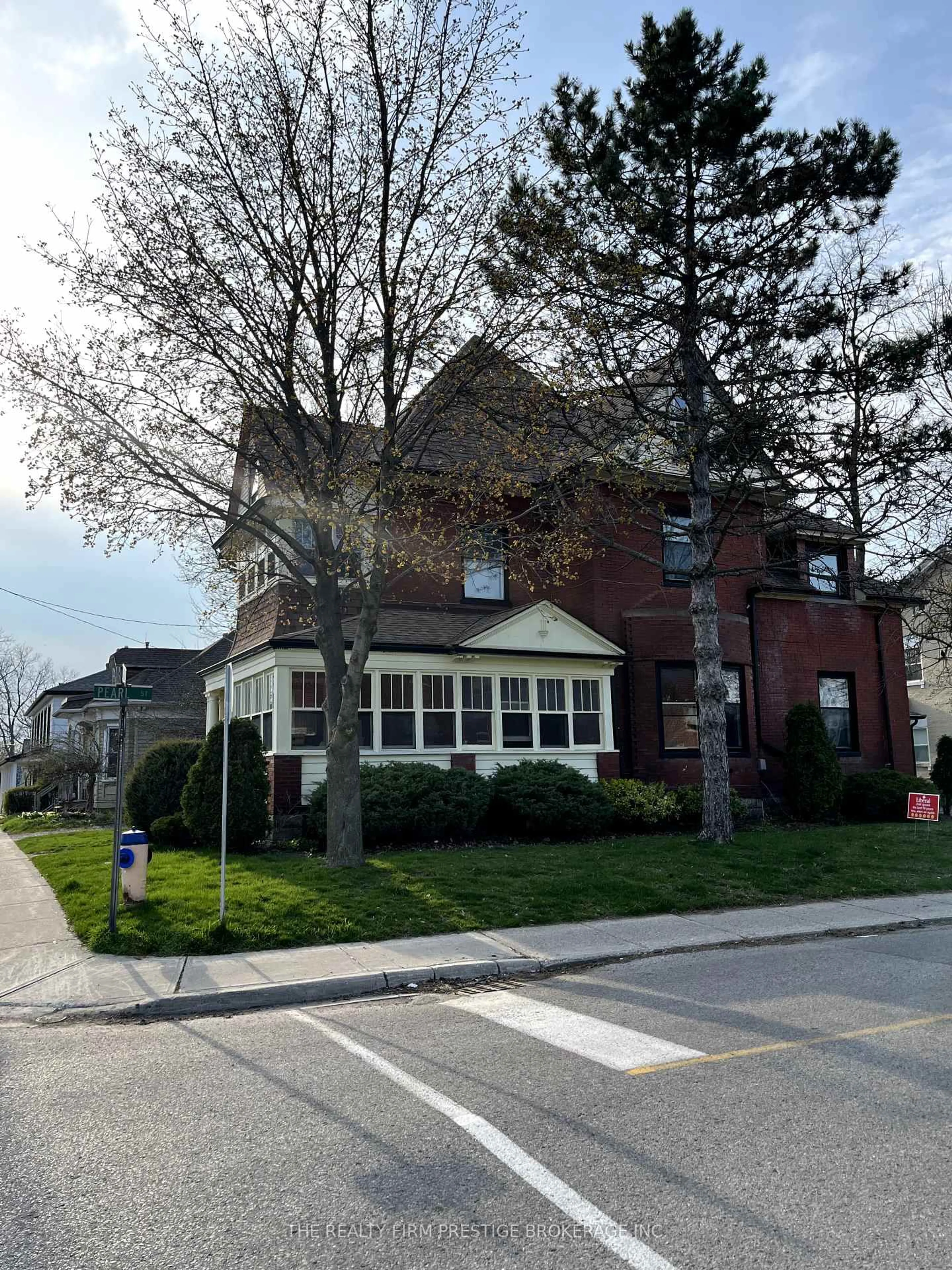 Home with brick exterior material, street for 19 Scott St, St. Thomas Ontario N5P 1K1