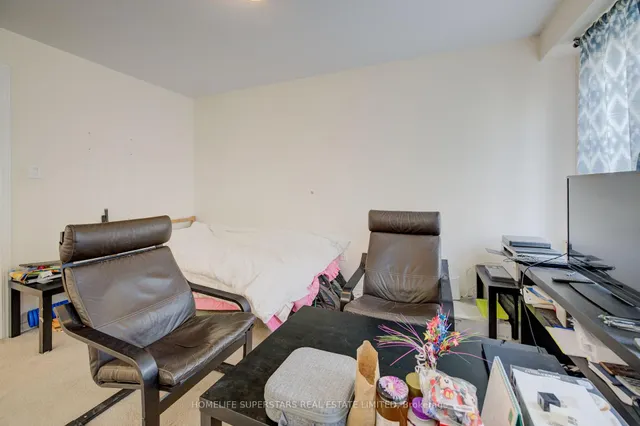 Additional property image - 256 Apple Hill Cres