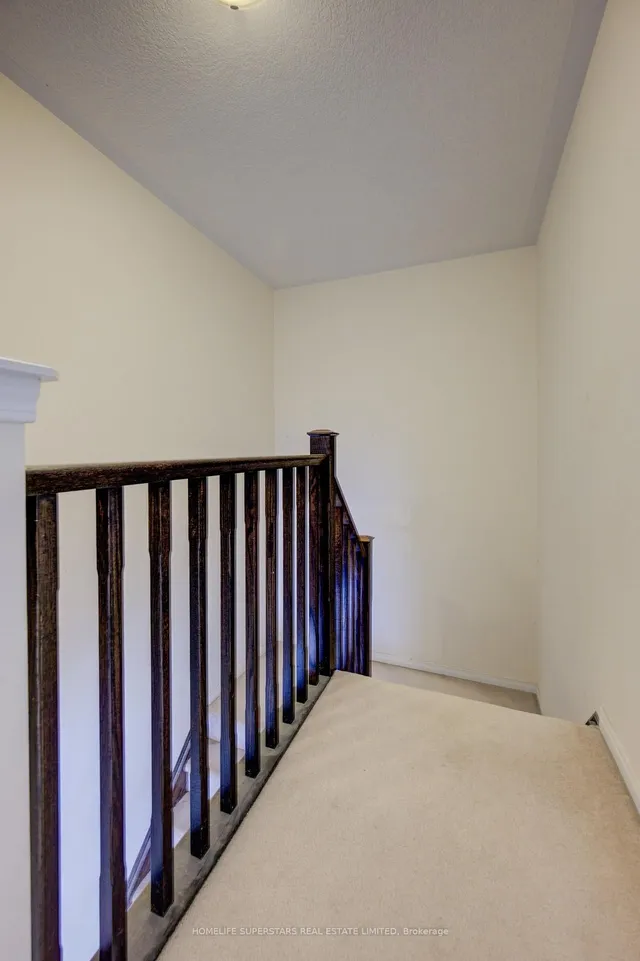 Additional property image - 256 Apple Hill Cres