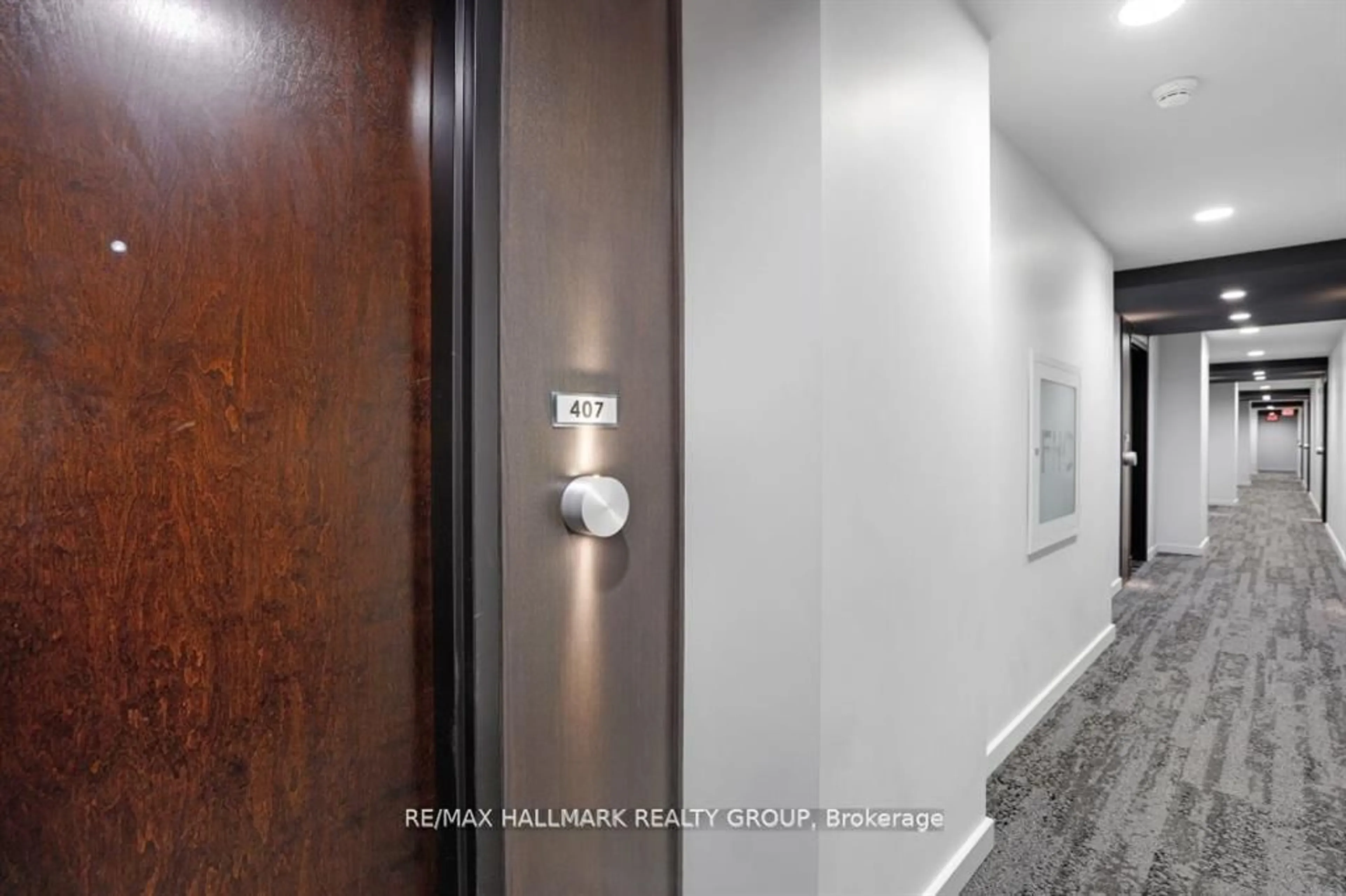 Indoor entryway for 360 Patricia Ave #407, Ottawa Ontario K1Z 0A8