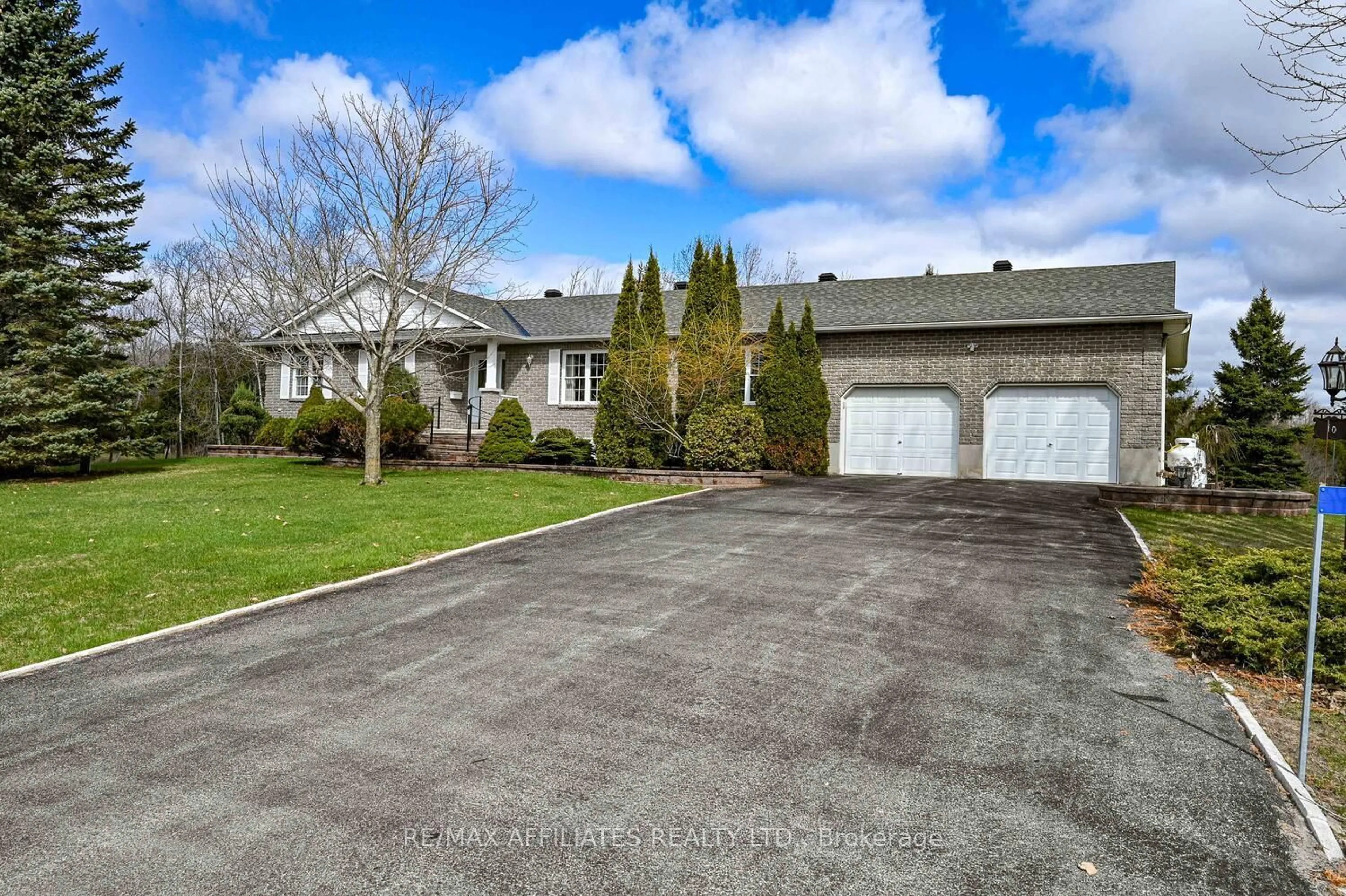 A pic from outside/outdoor area/front of a property/back of a property/a pic from drone, street for 10 Tudor Circ, Rideau Lakes Ontario K0G 1L0