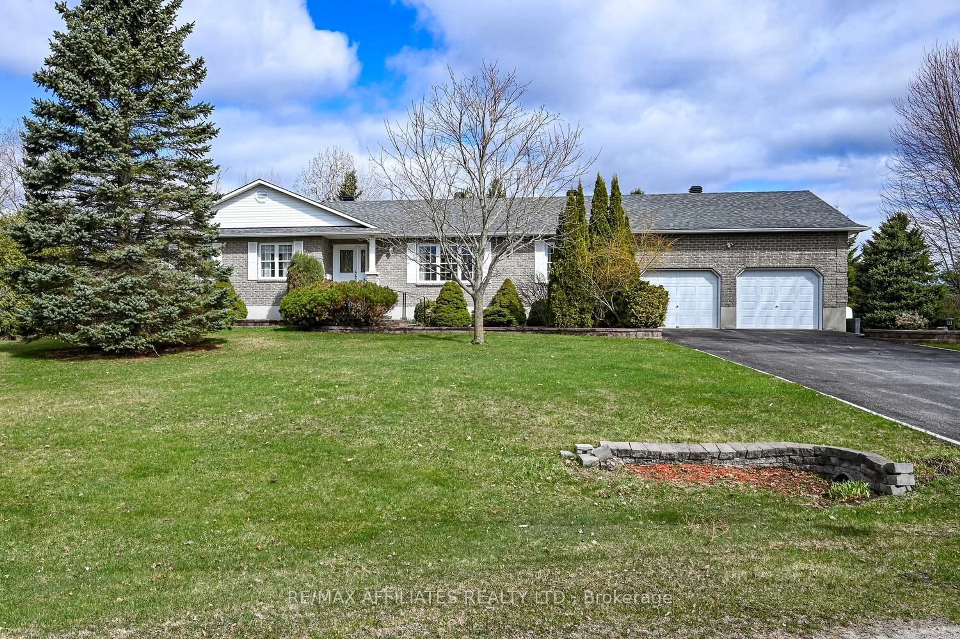 A pic from outside/outdoor area/front of a property/back of a property/a pic from drone, street for 10 Tudor Circ, Rideau Lakes Ontario K0G 1L0