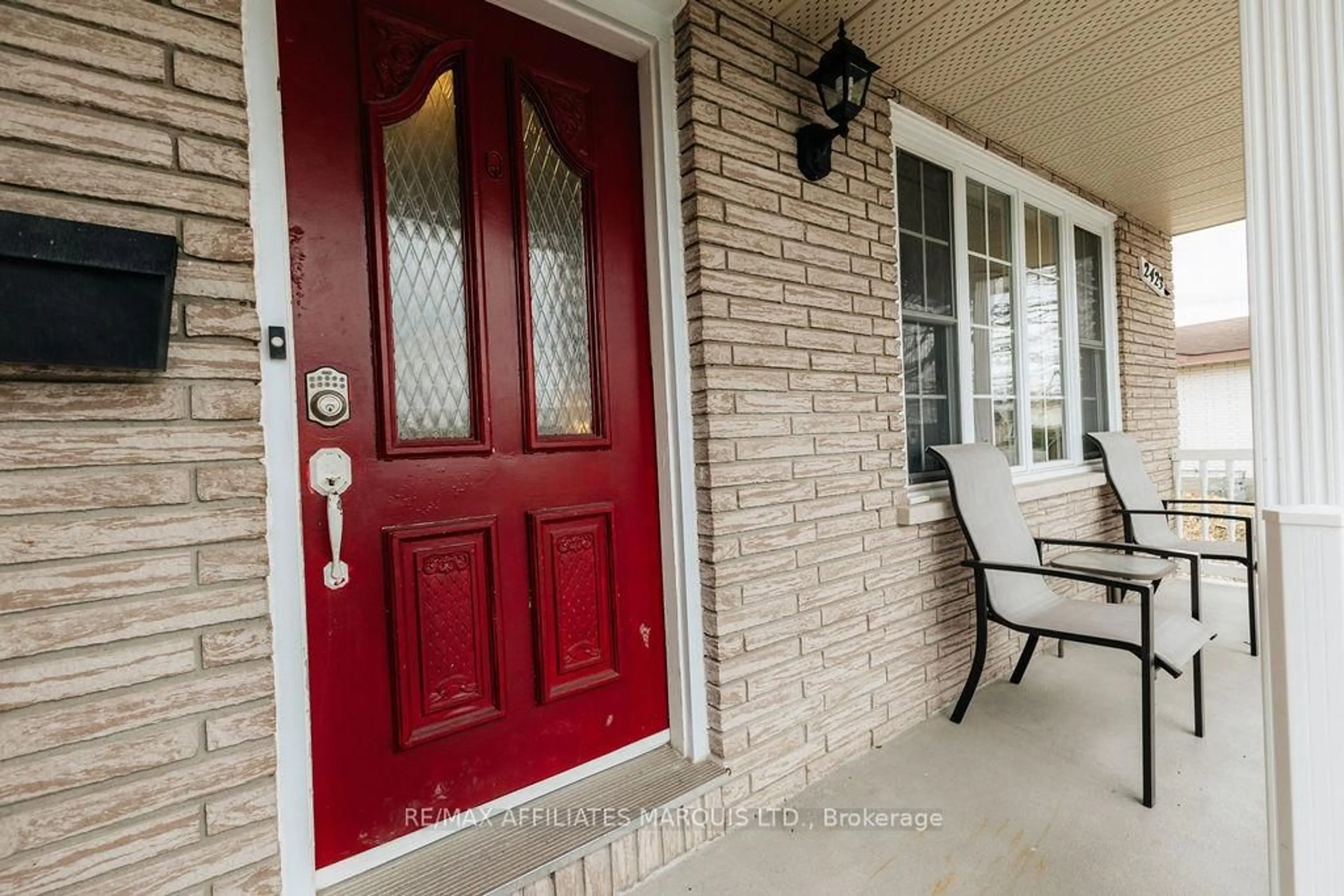 Indoor entryway for 2423 Edgar St, Cornwall Ontario K6J 5G8