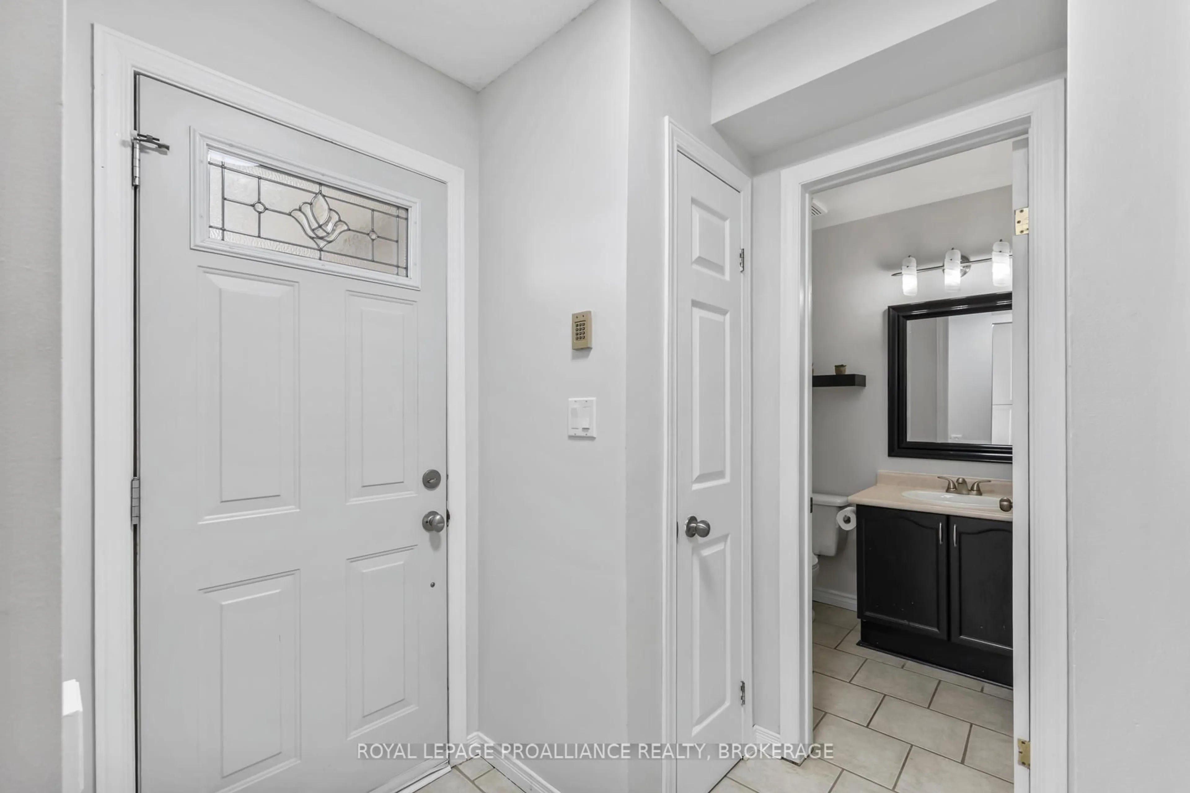 Indoor entryway for 59 Barker Dr, Kingston Ontario K7K 7A3