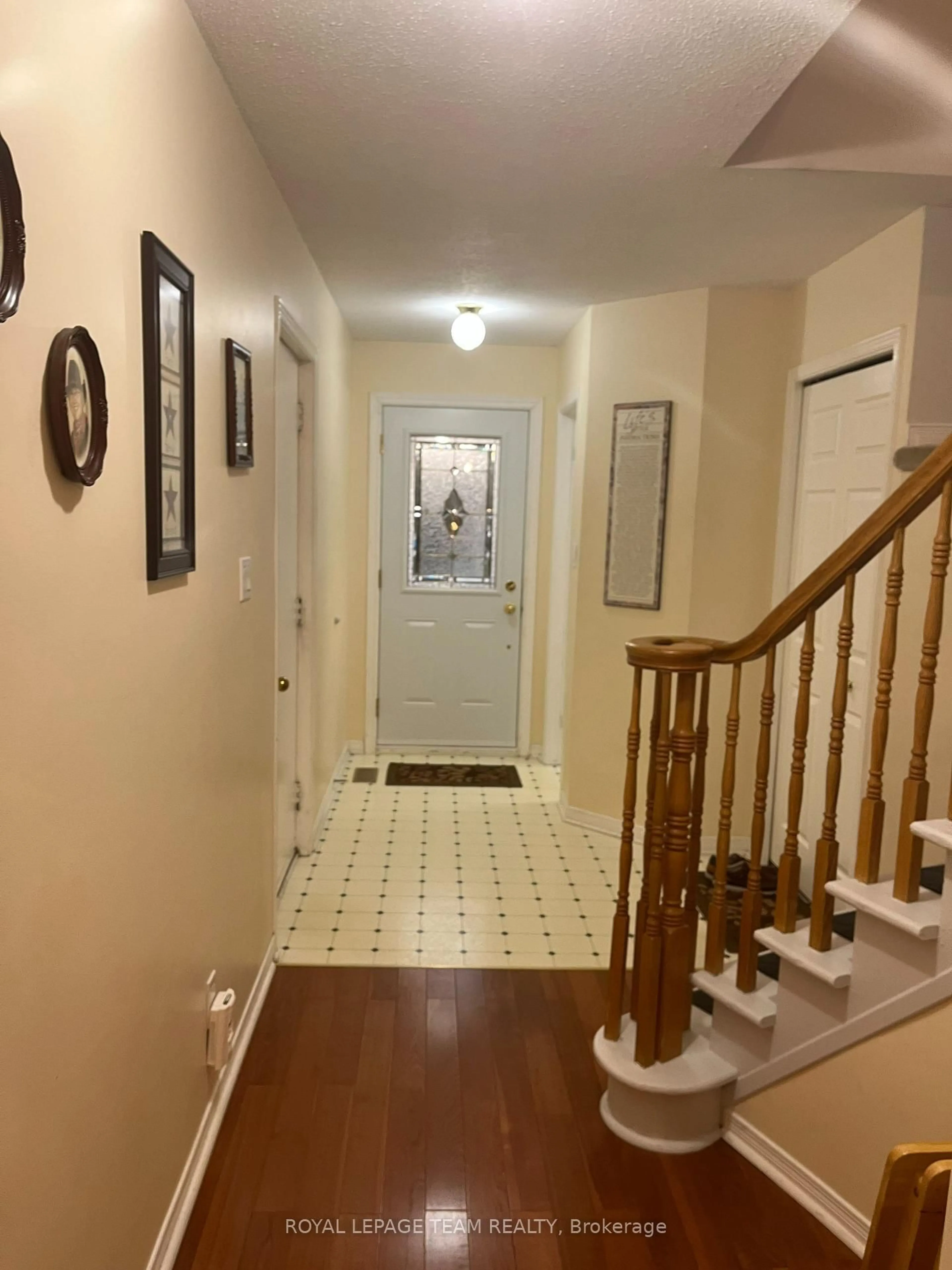 Indoor foyer for 61 McGibbon Dr, Kanata Ontario K2L 4A6