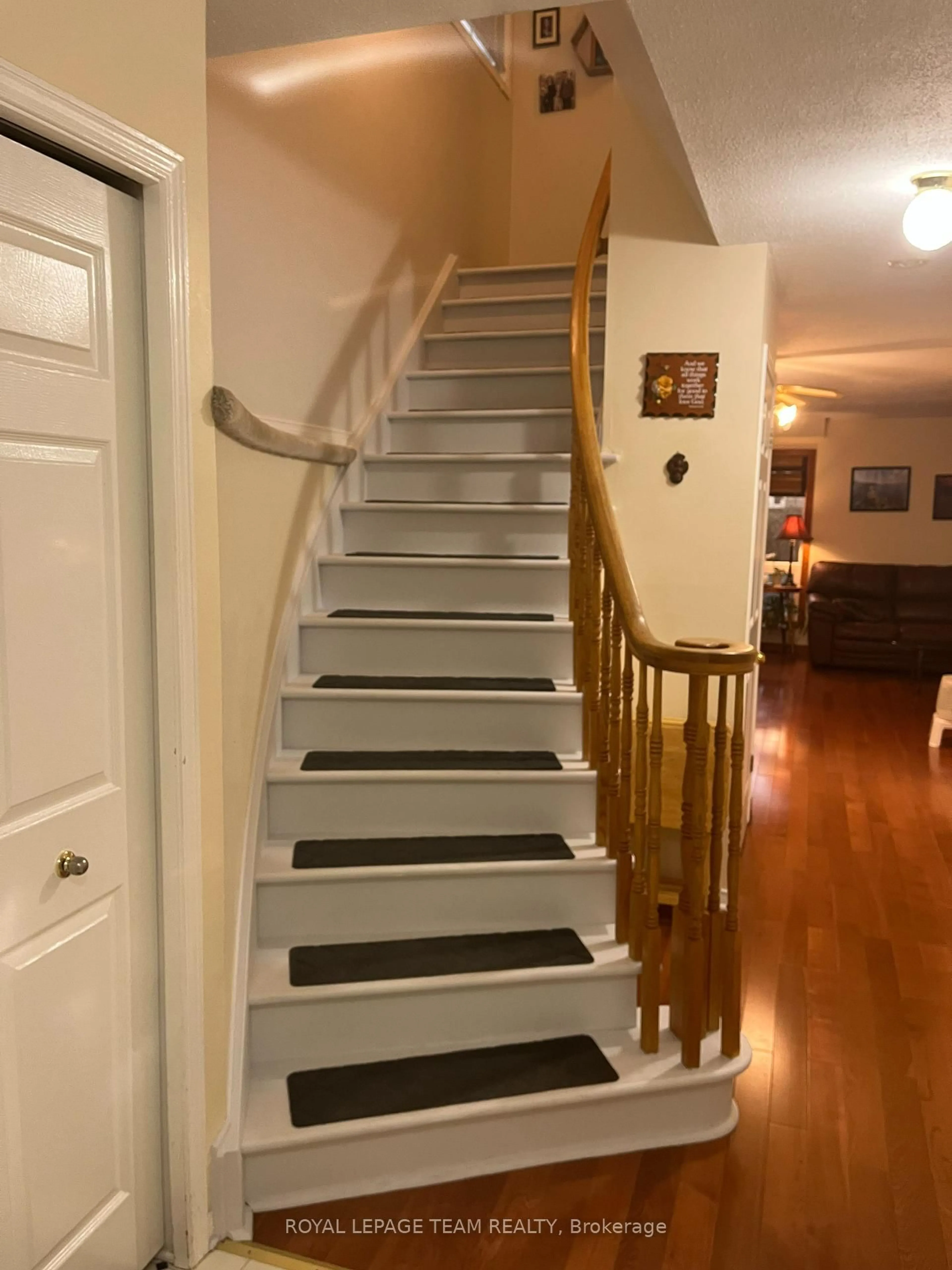 Stairs for 61 McGibbon Dr, Kanata Ontario K2L 4A6