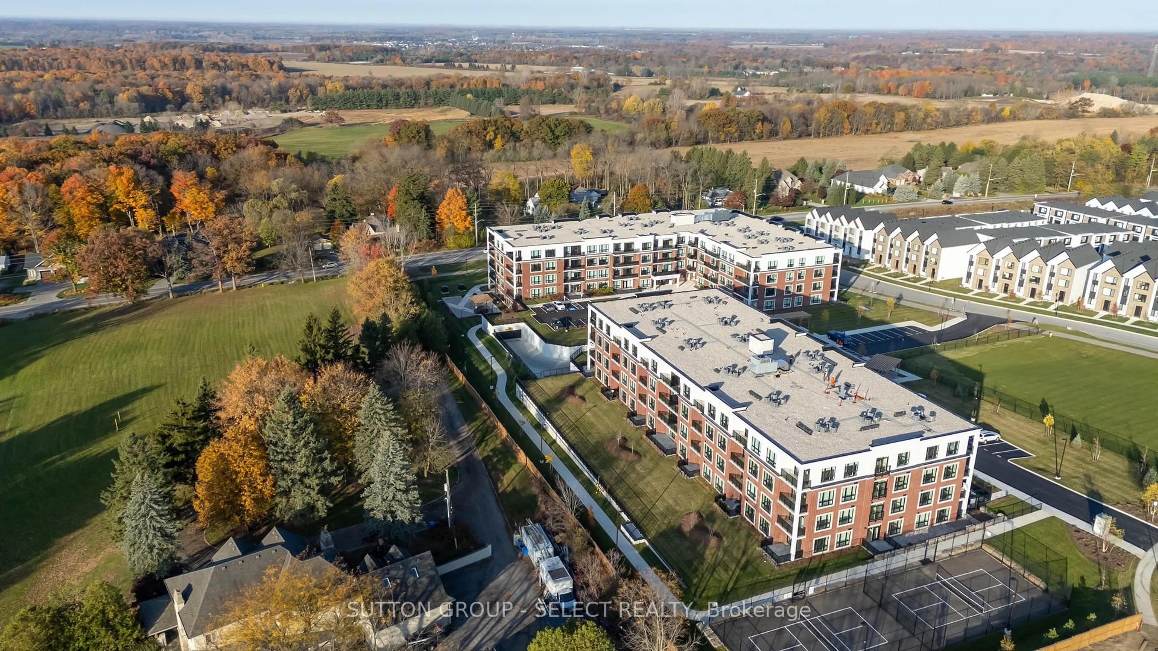 A pic from outside/outdoor area/front of a property/back of a property/a pic from drone, building for 1975 Fountain Grass Dr #307, London South Ontario N6K 0M3